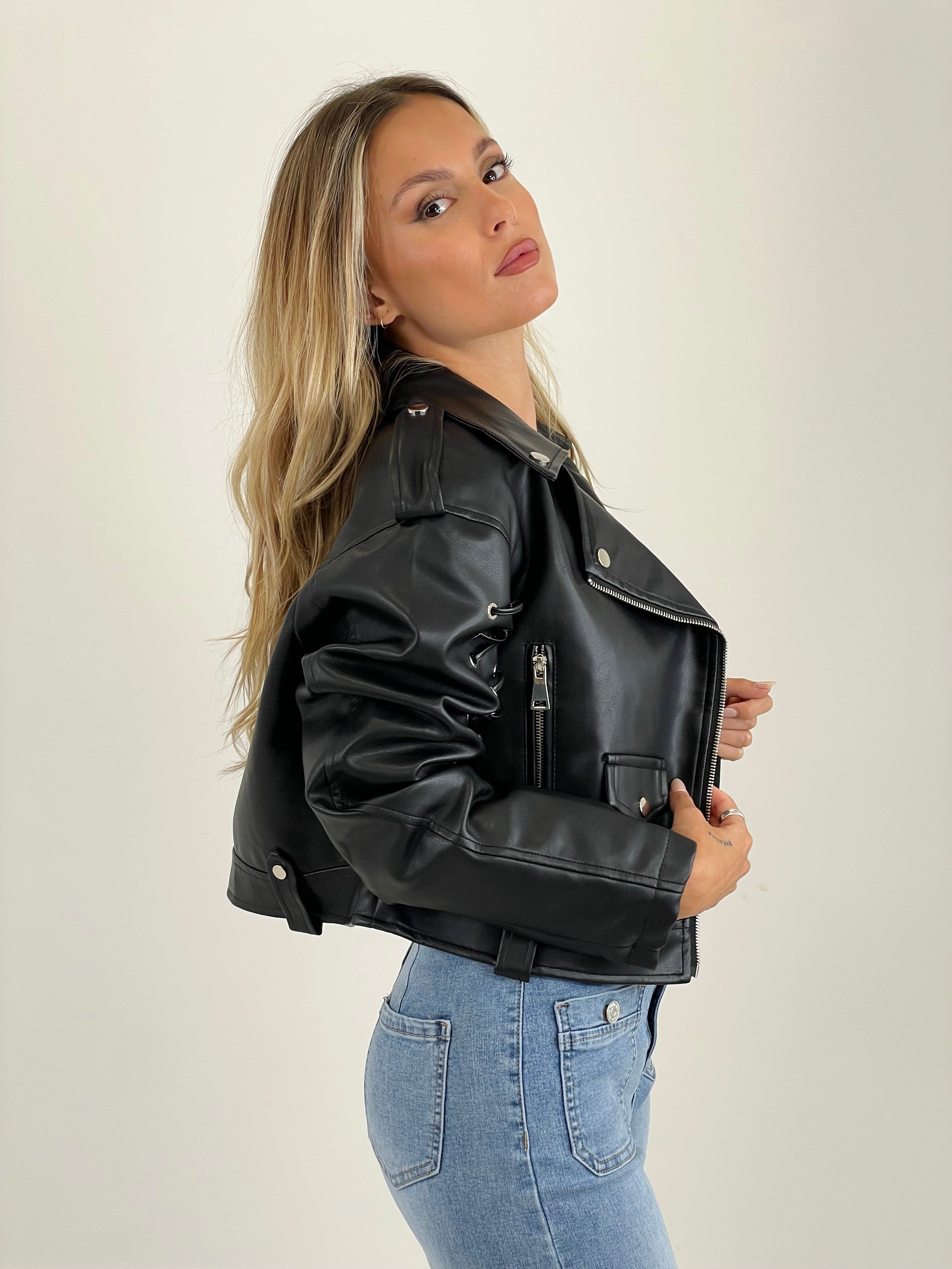 Chaqueta cropped efecto piel
