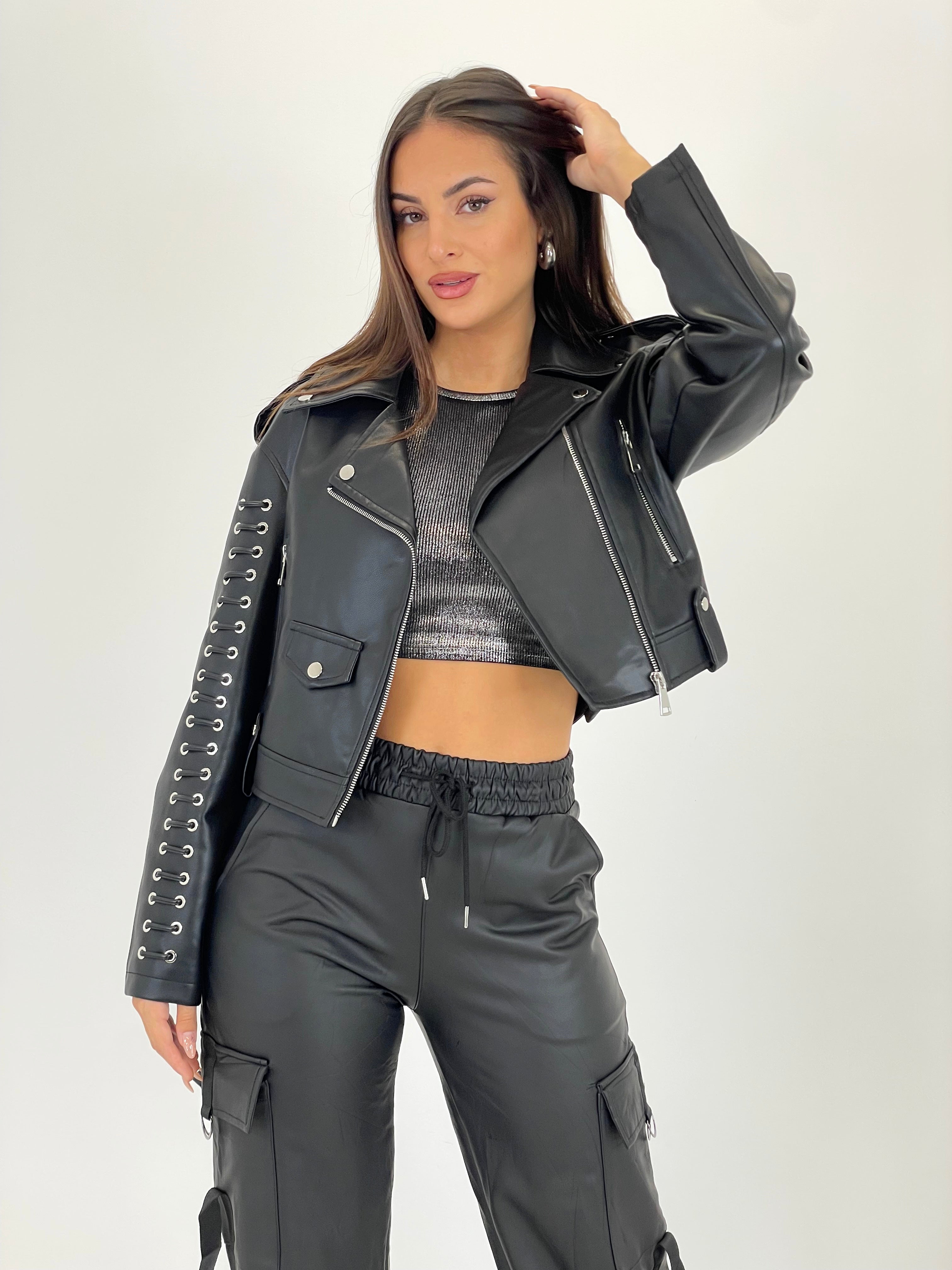 Chaqueta cropped efecto piel