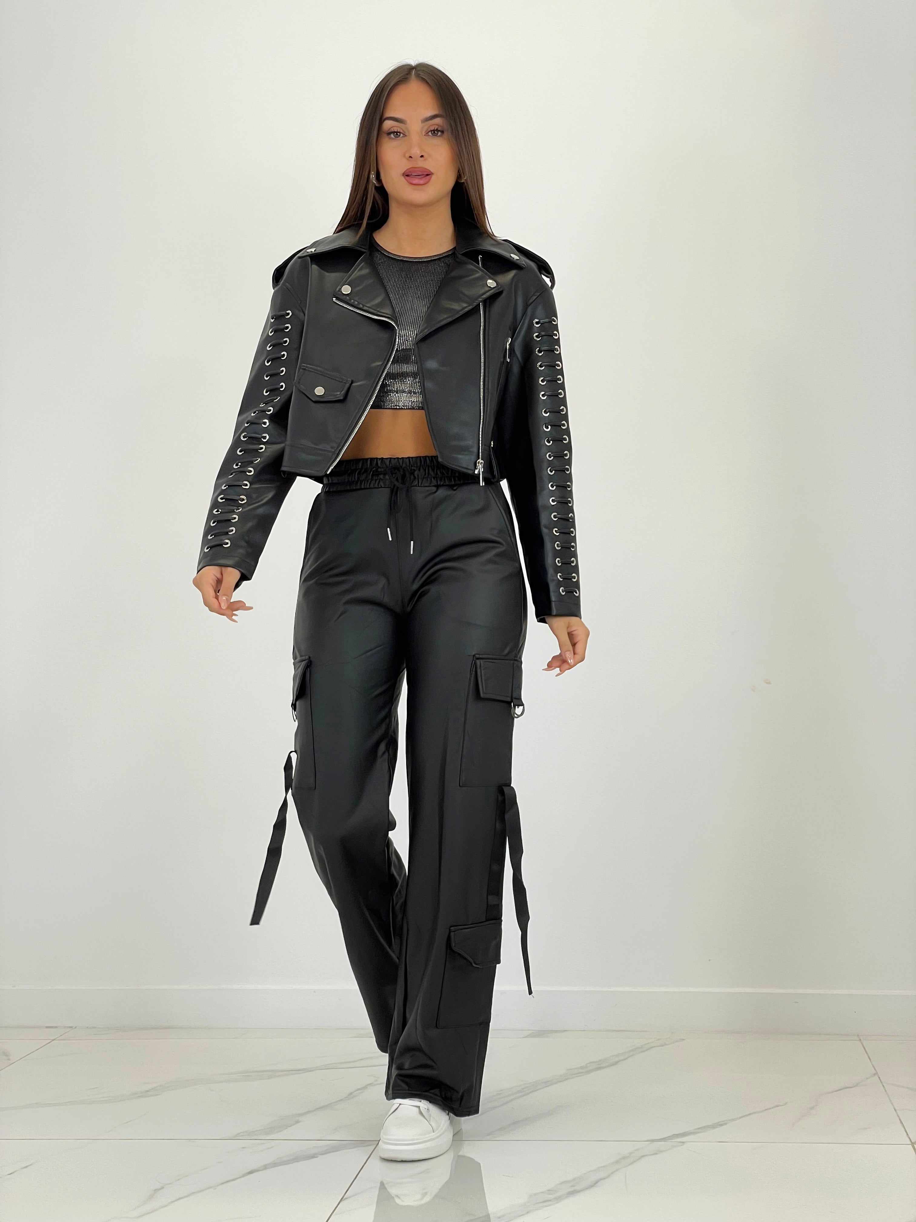 Chaqueta cropped efecto piel