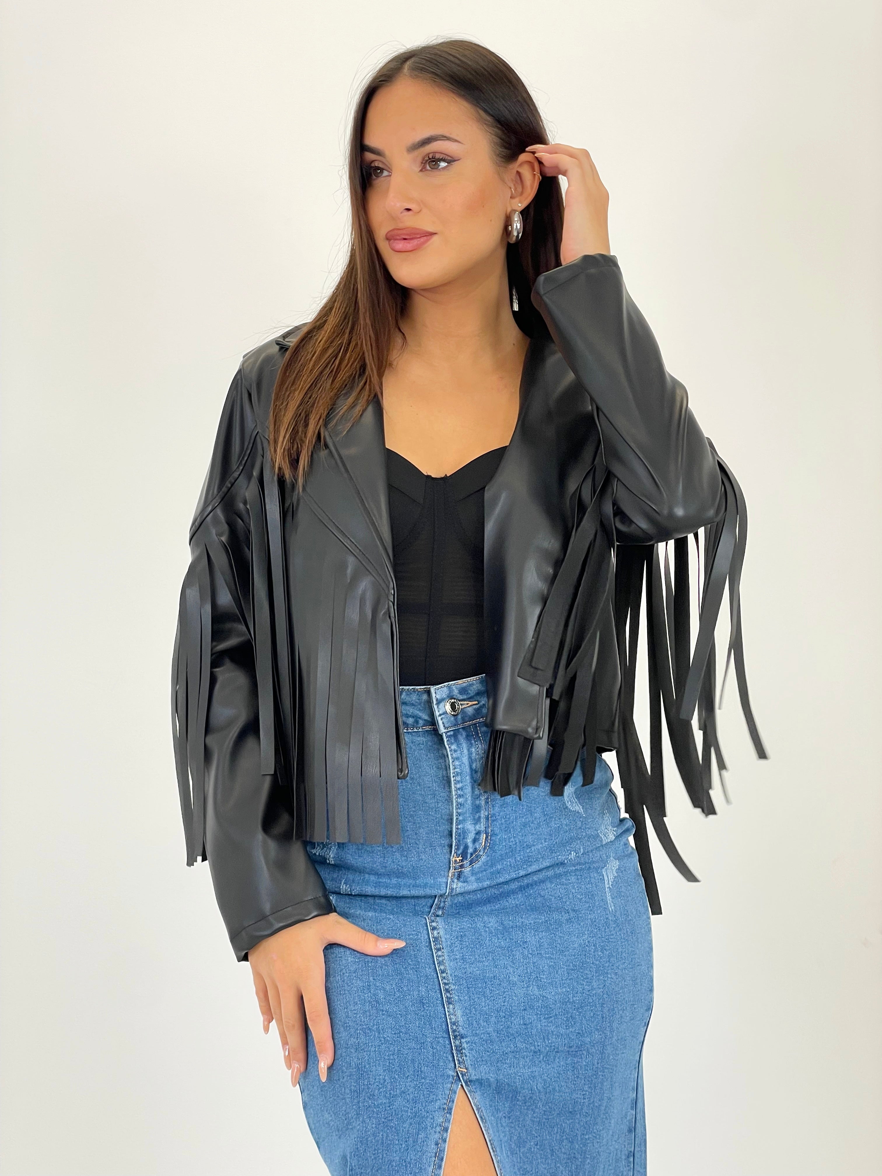Chaqueta cropped flecos efecto piel