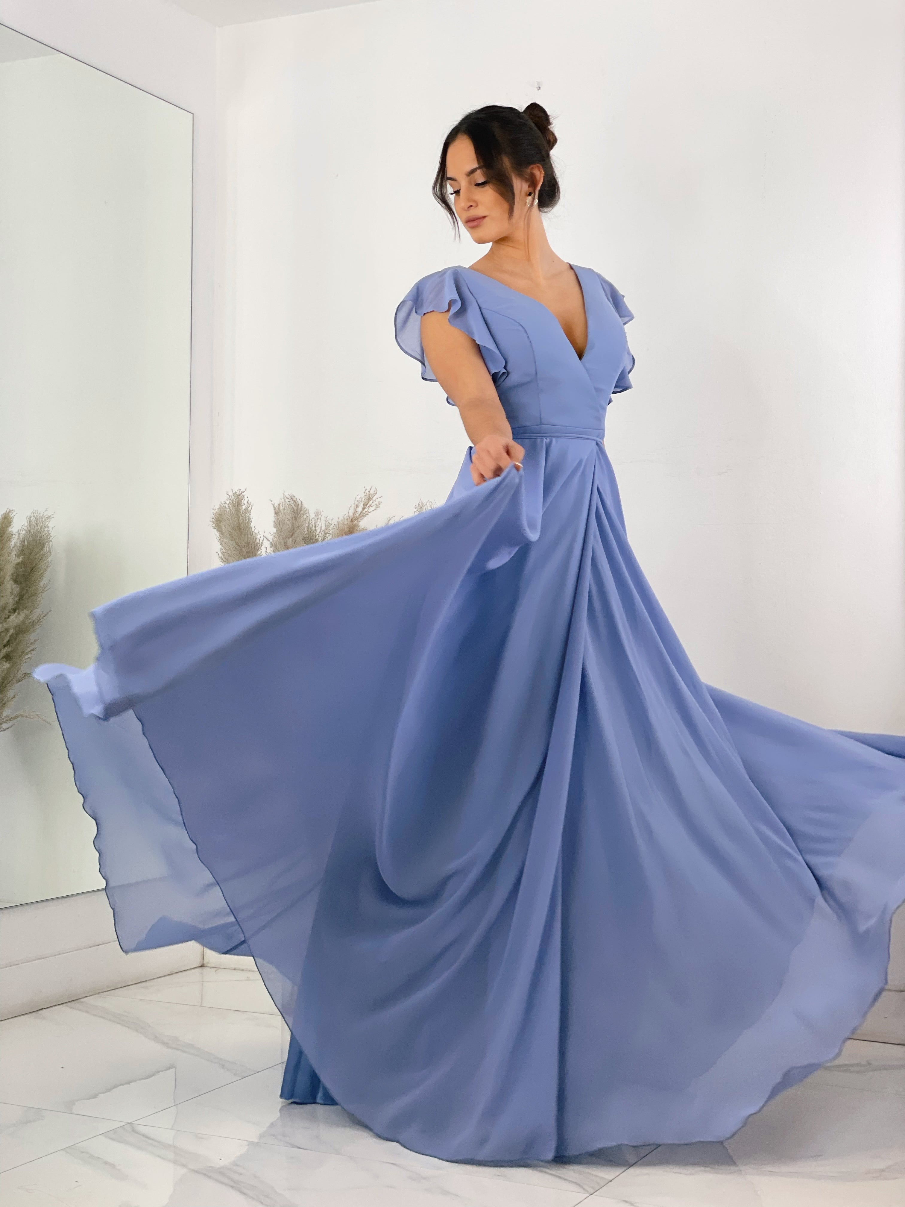 Vestido de ceremonia de manga corta acabada en volantes azul grisaceo | Zebra&Maduixa