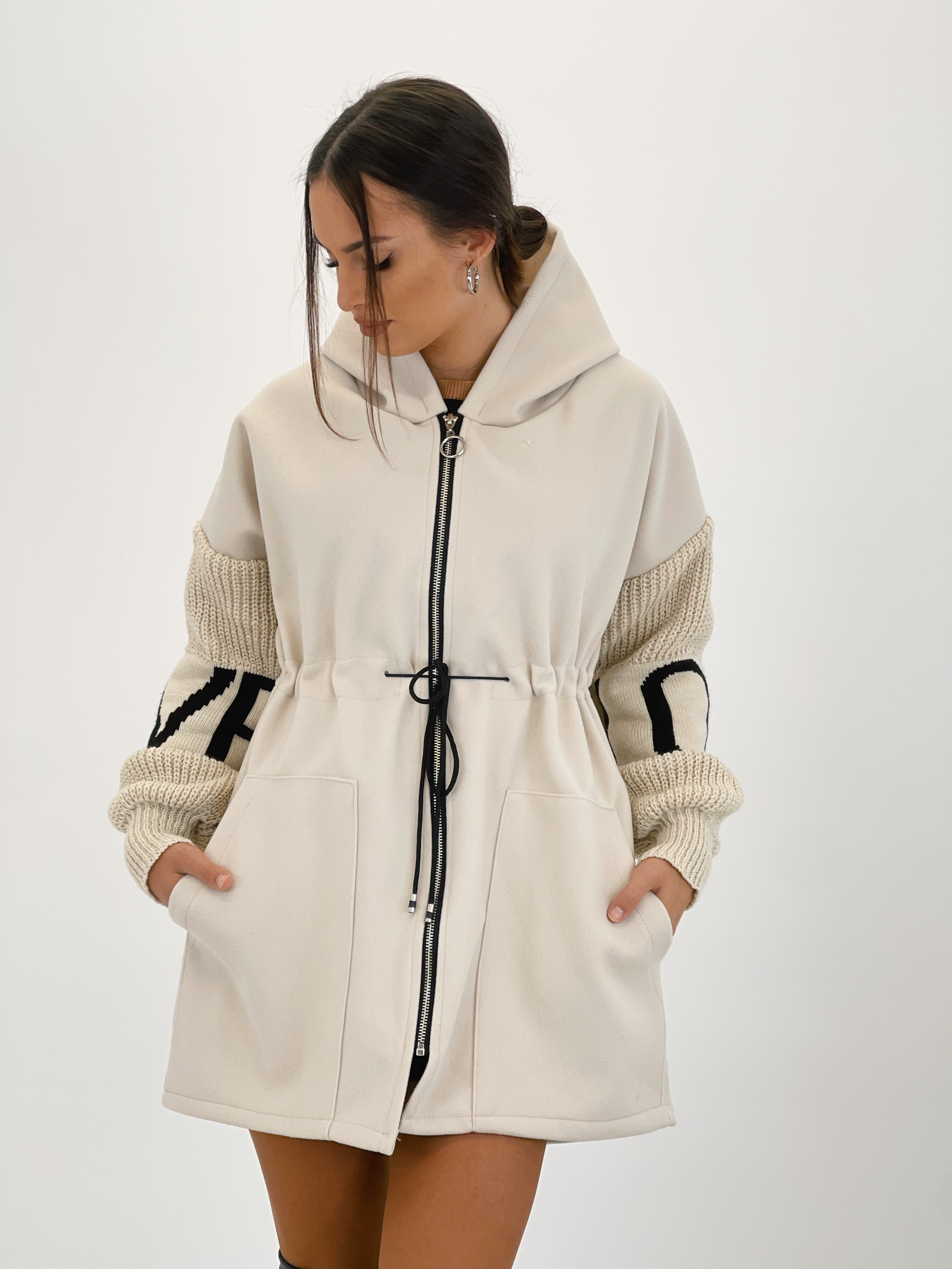 Abrigo Love mangas punto