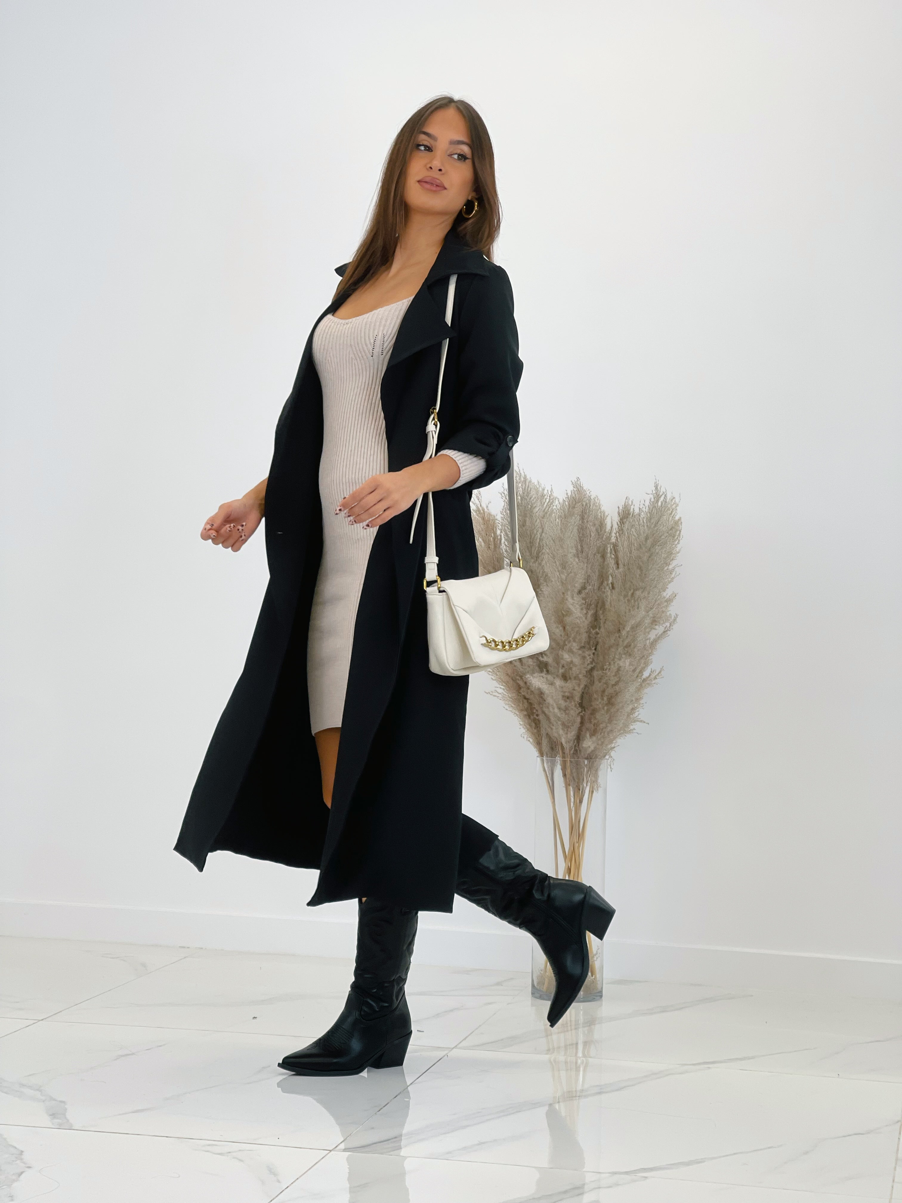 Bolso acolchado con cadena frontal