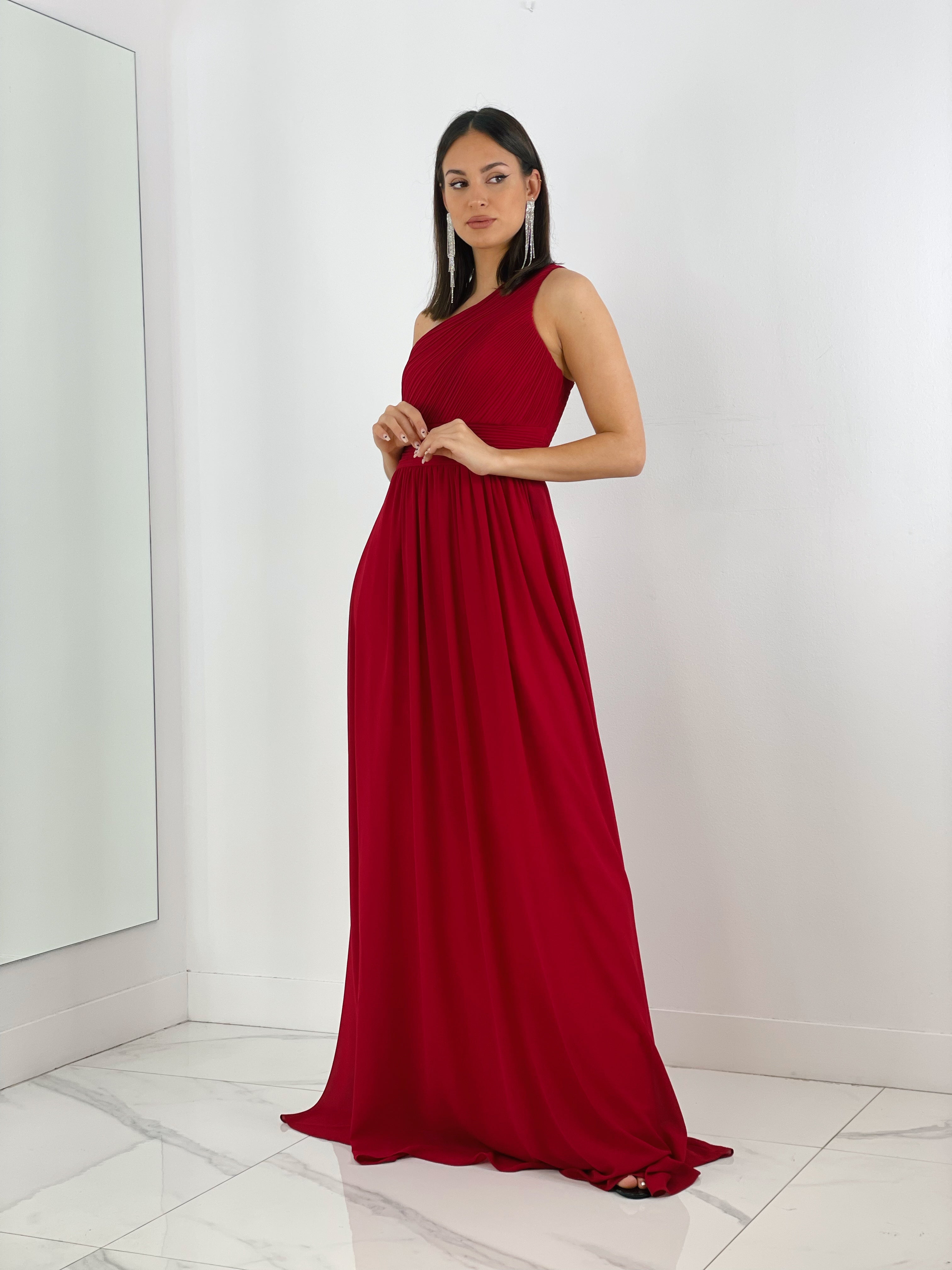 Vestido de ceremonia de escote asimétrico y drapeado color rojo | Zebra&Maduixa