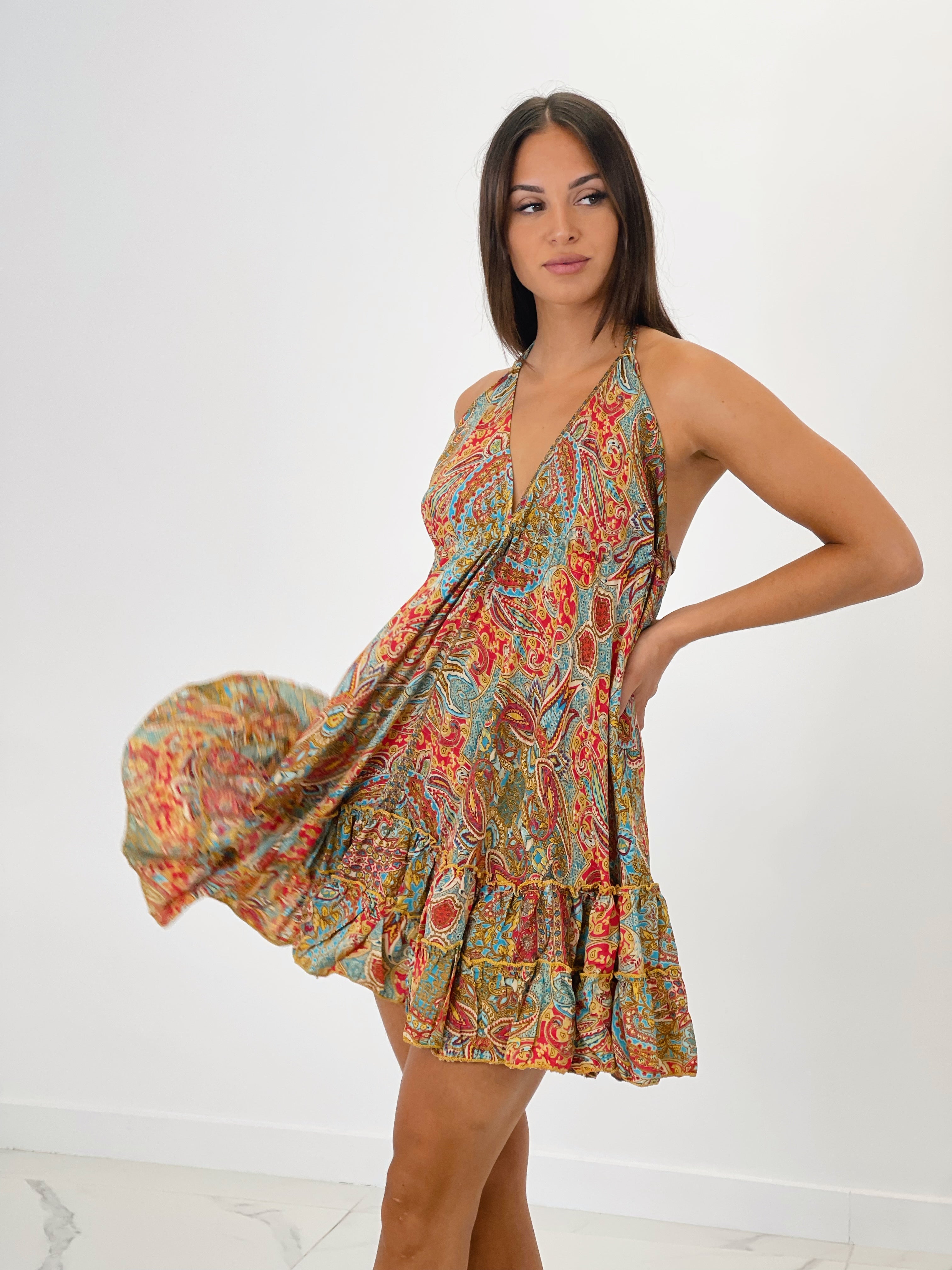 Vestido corto con volante y doble tirante fino anudado al cuello color rojo | Zebra&Maduixa