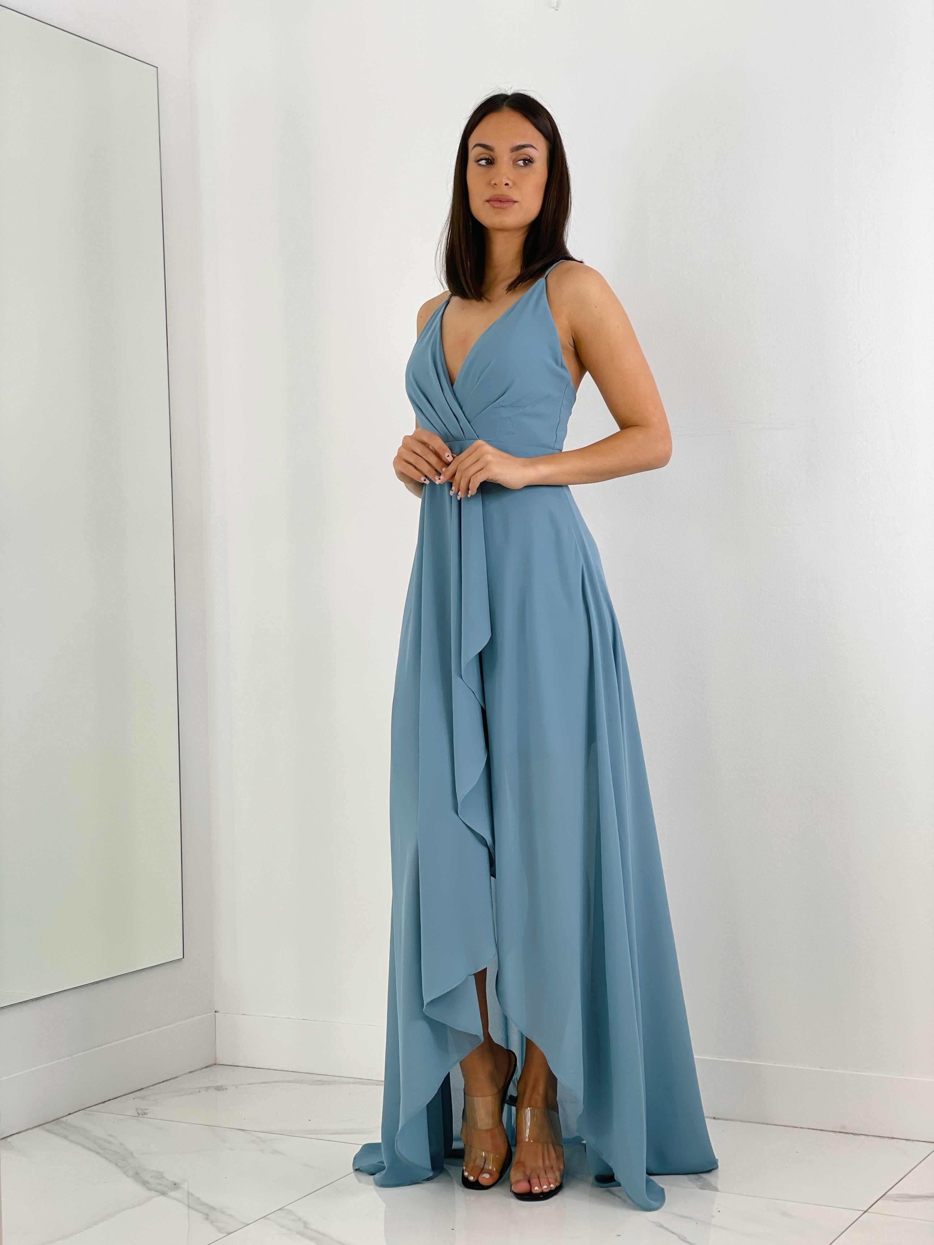 Vestido de ceremonia de escote cruzado y espalda cruzada color azul grisáceo | Zebra&Maduixa