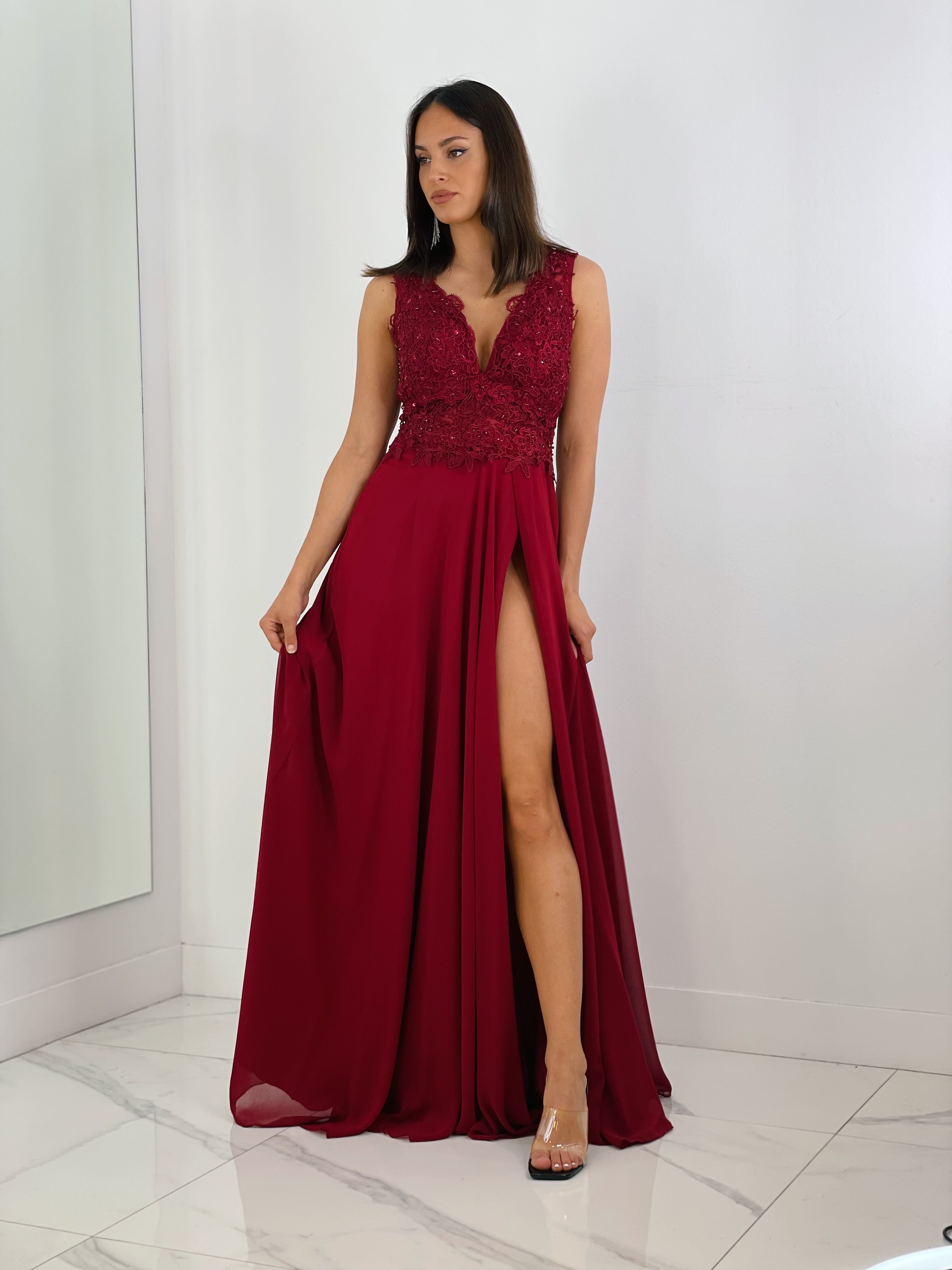 Vestido de ceremonia color granate con bordados | Zebra&Maduixa