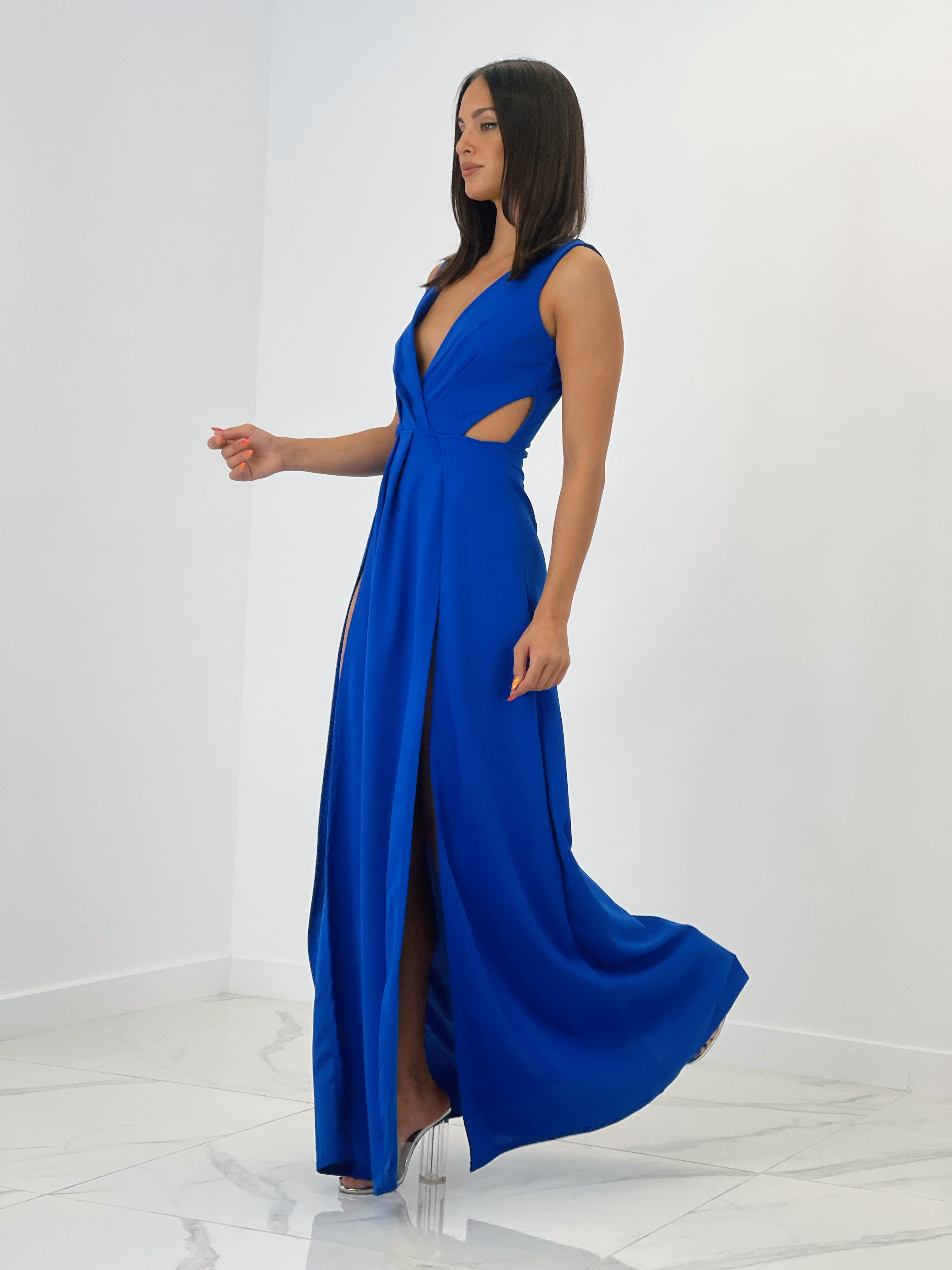 Vestido largo con escote cruzado en pico y tela plisada azul klein | Zebra&Maduixa