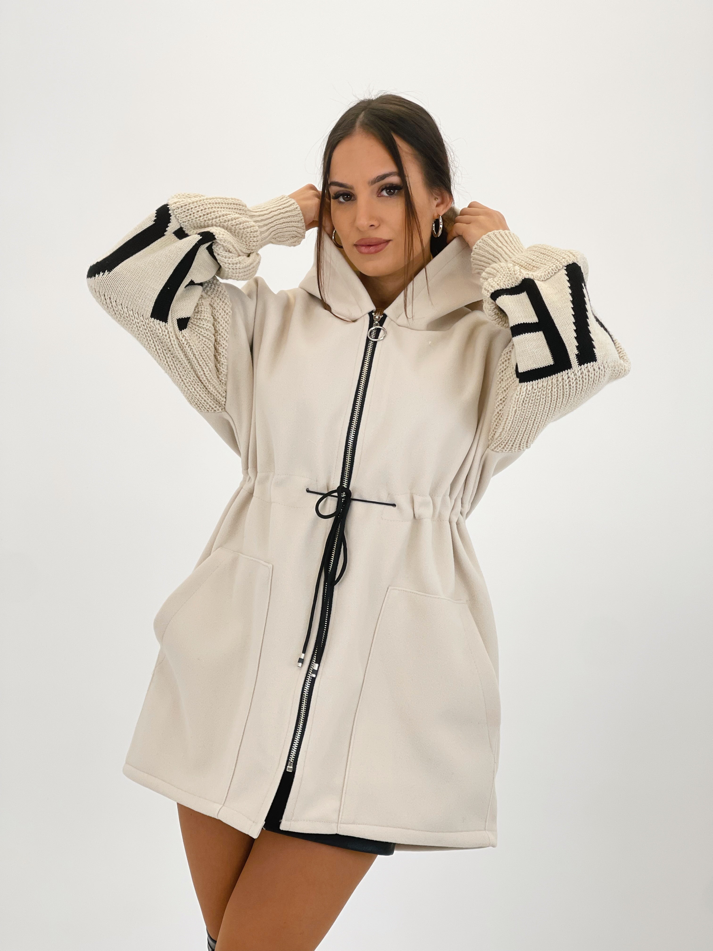 Abrigo Love mangas punto