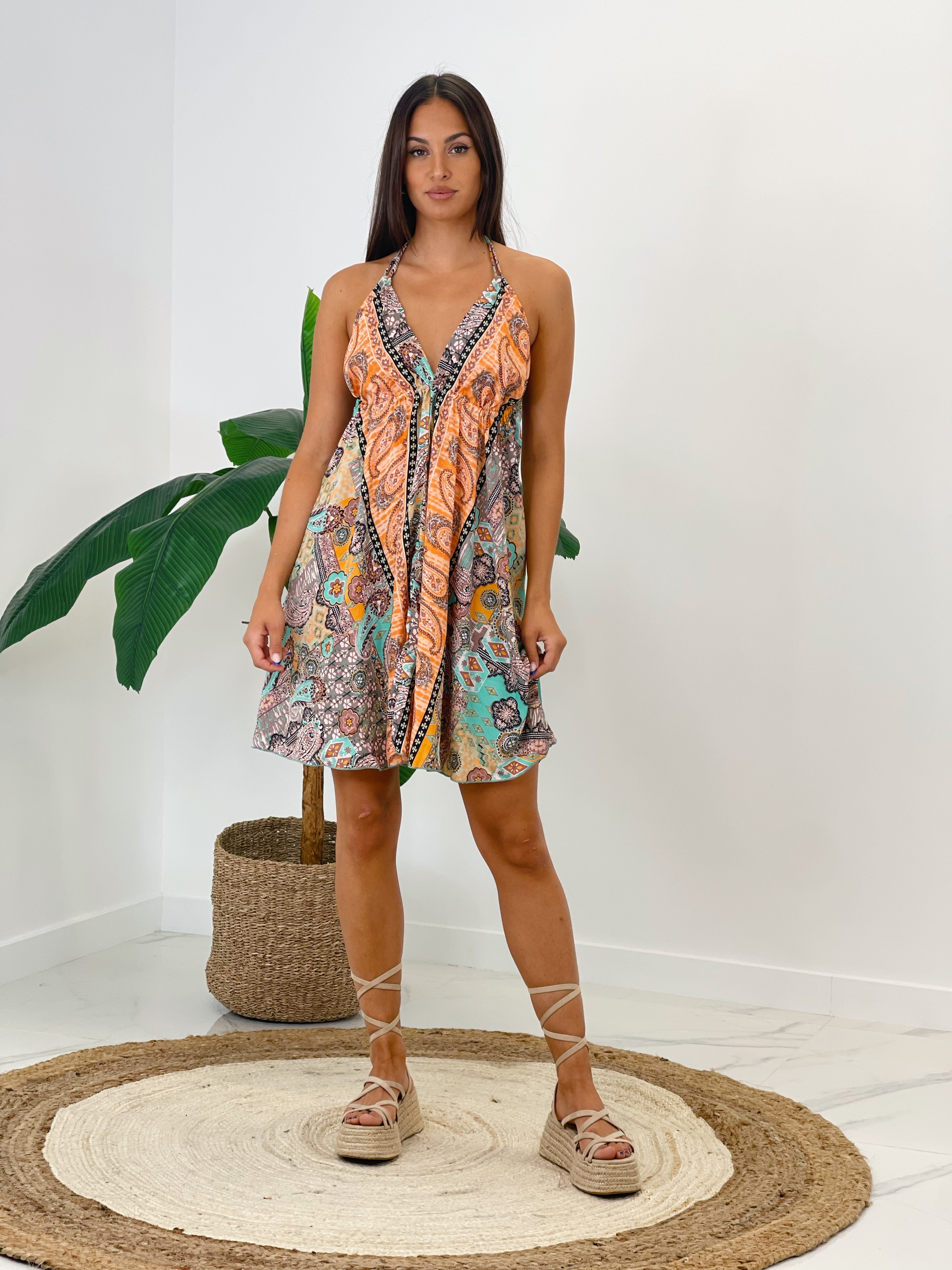 Vestido boho corto anudado al cuello de color naranja | Zebra&Maduixa