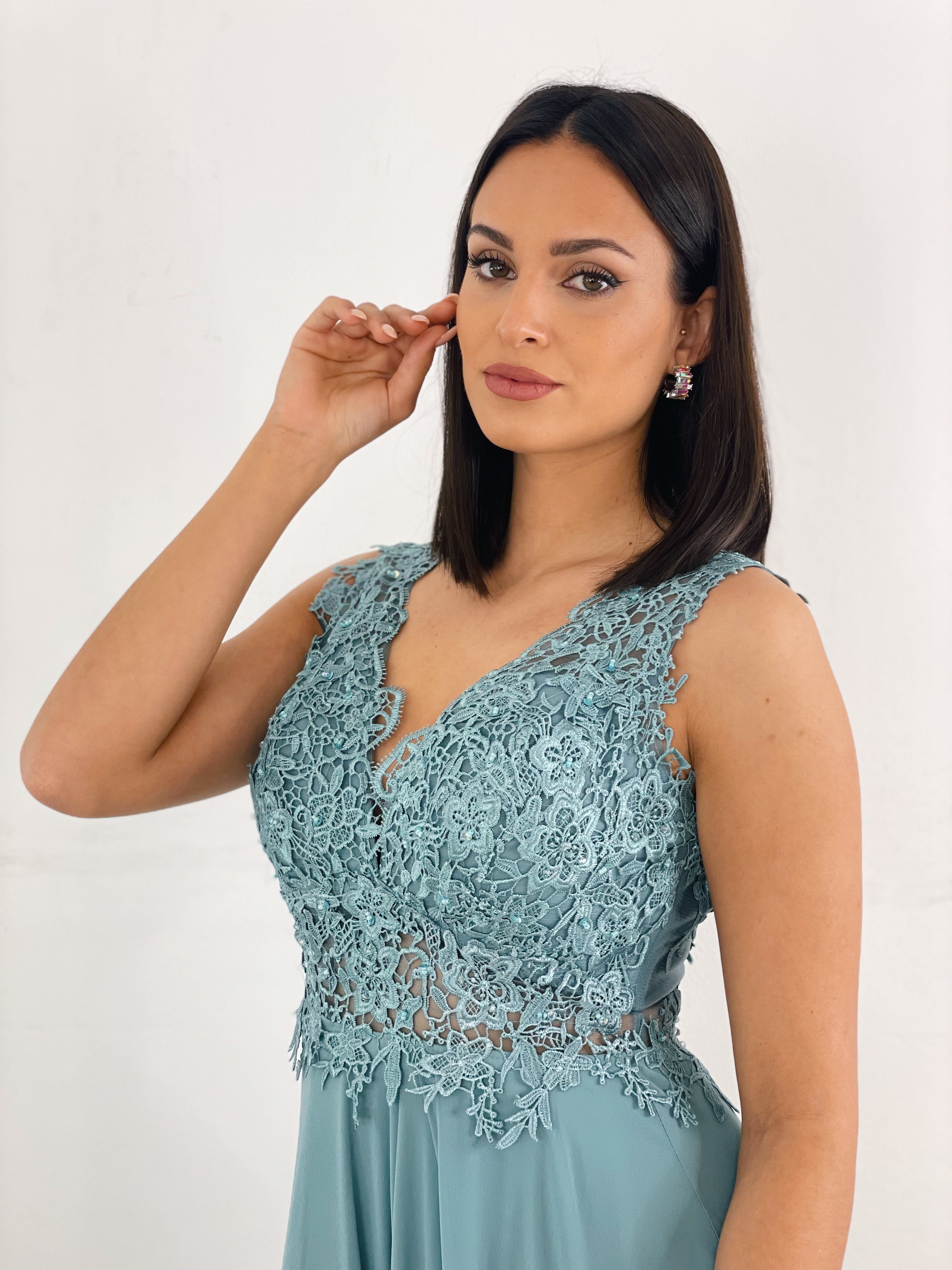 Vestido de ceremonia color salvia con bordados | Zebra&Maduixa