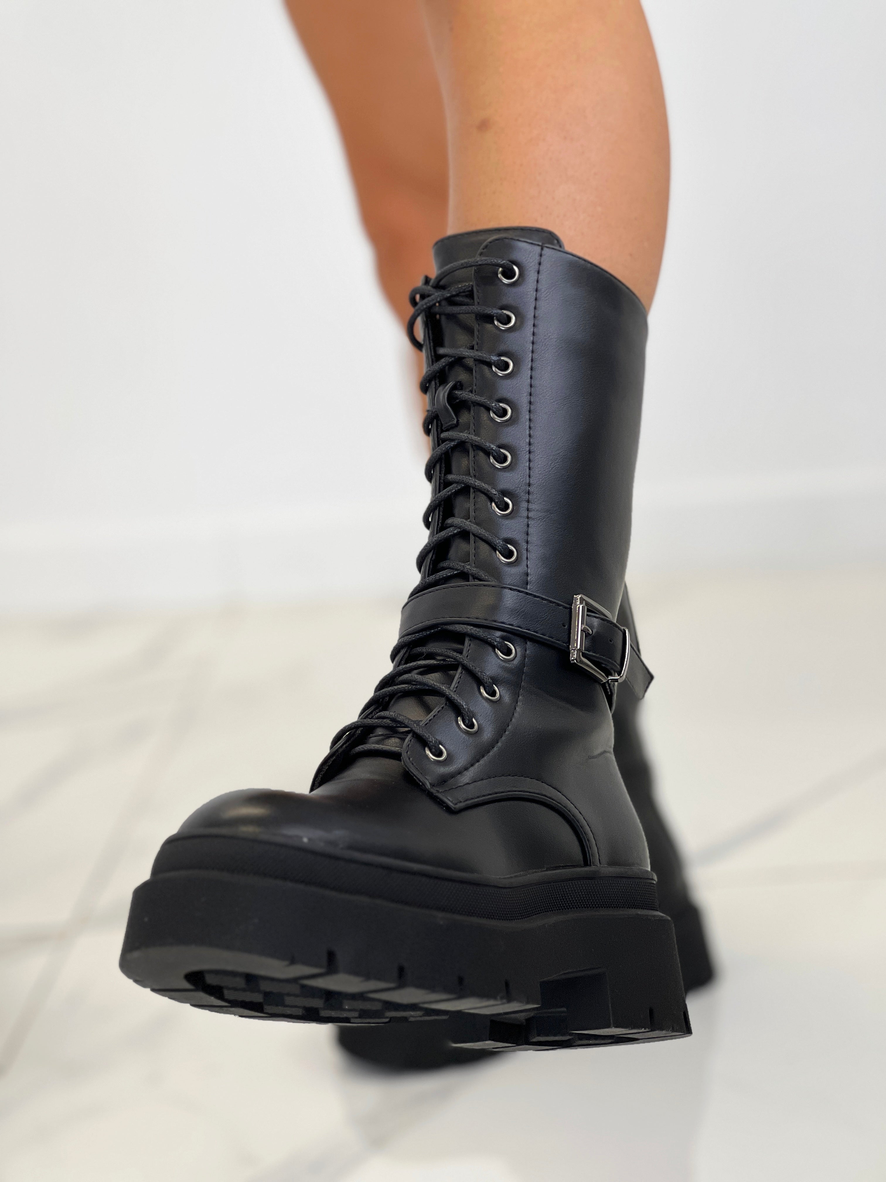 Bota planas track Luxor