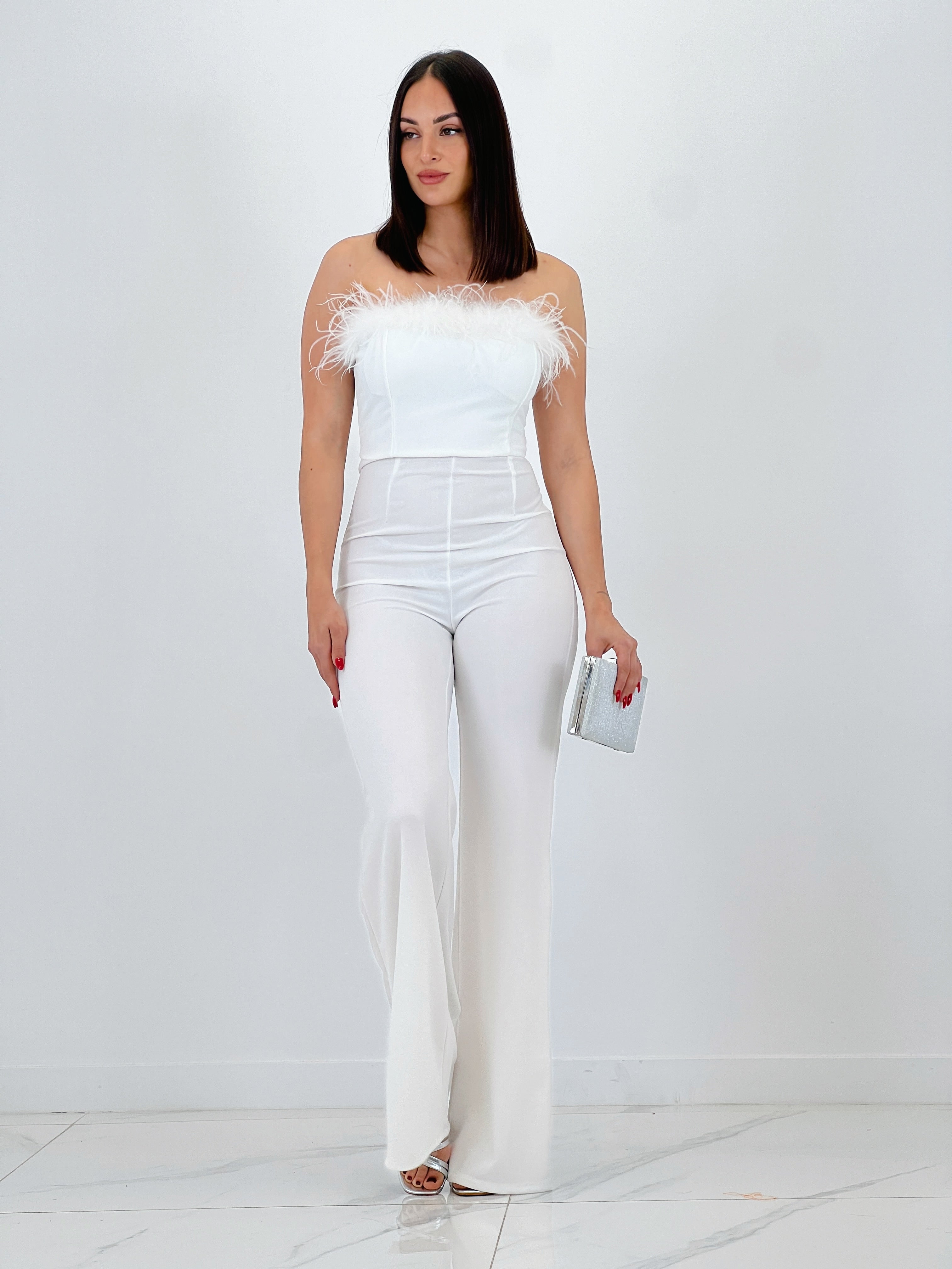 Mono crepscuba plumas