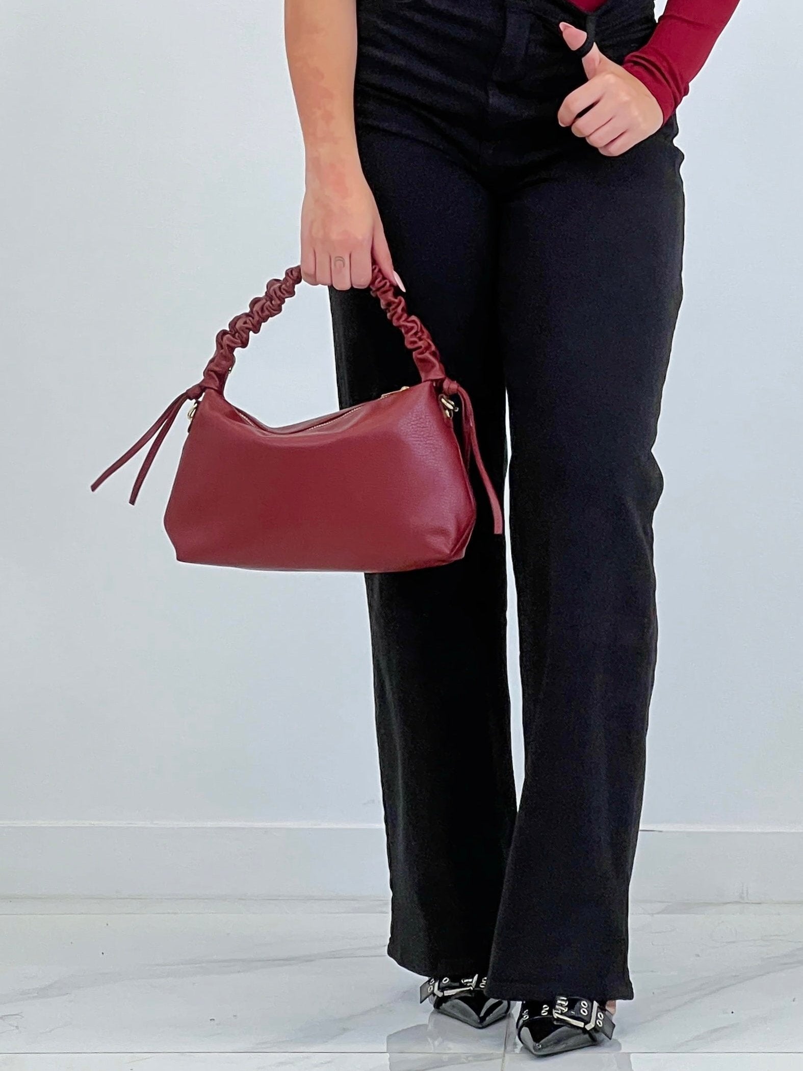 Bolso de piel asa arrugada