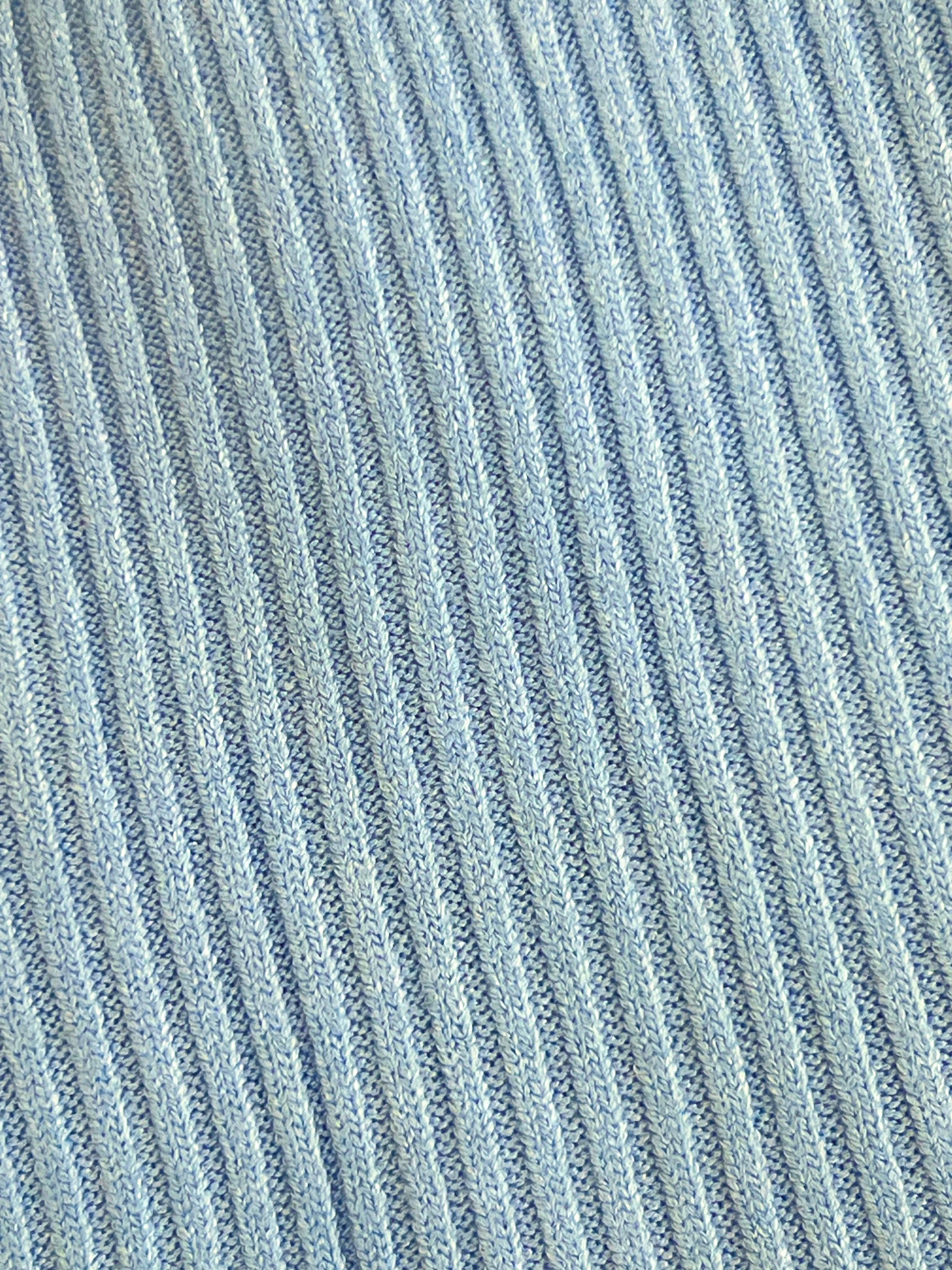 Jersey ceñido cuello subido