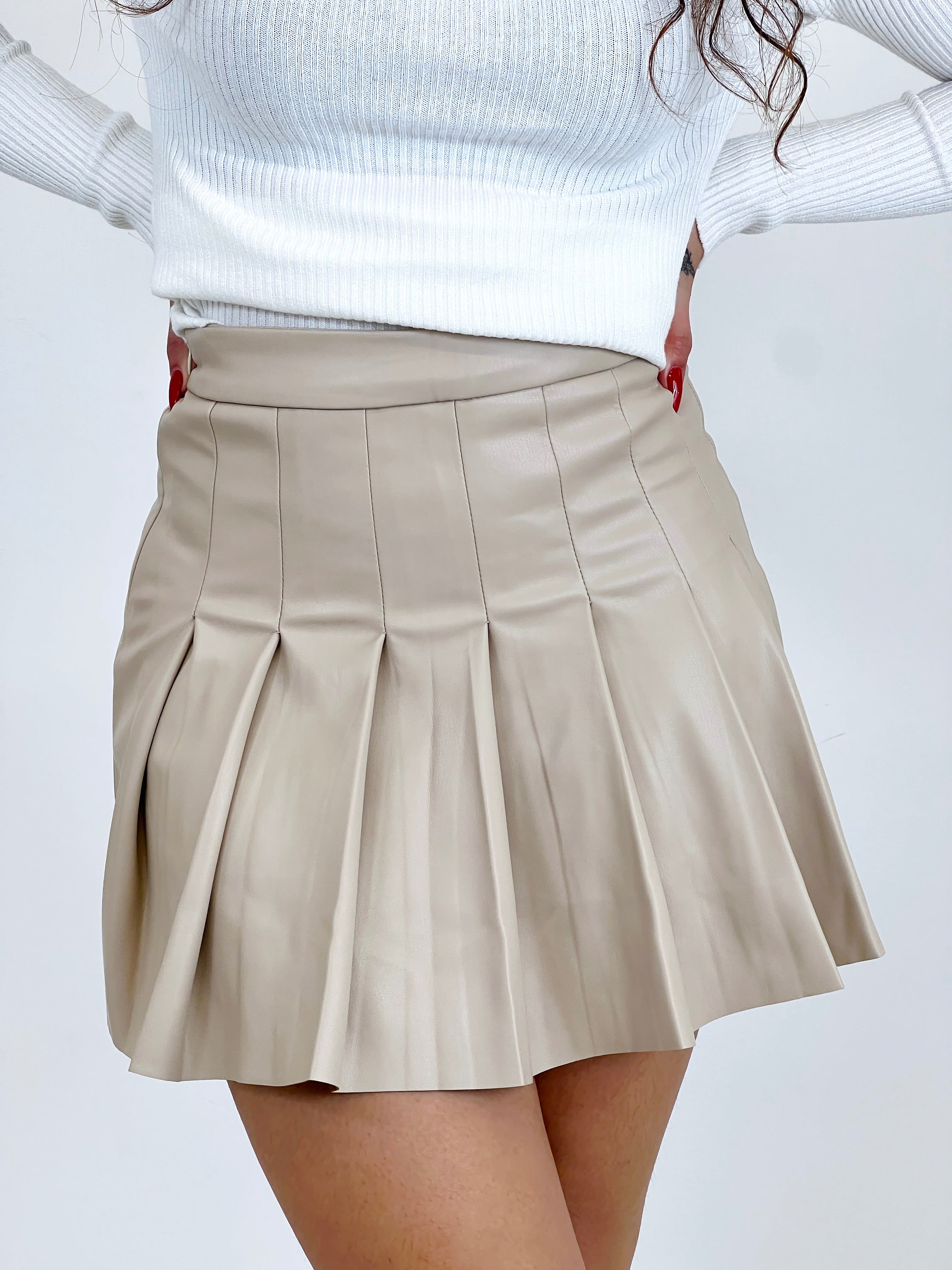 Falda plisada efecto piel