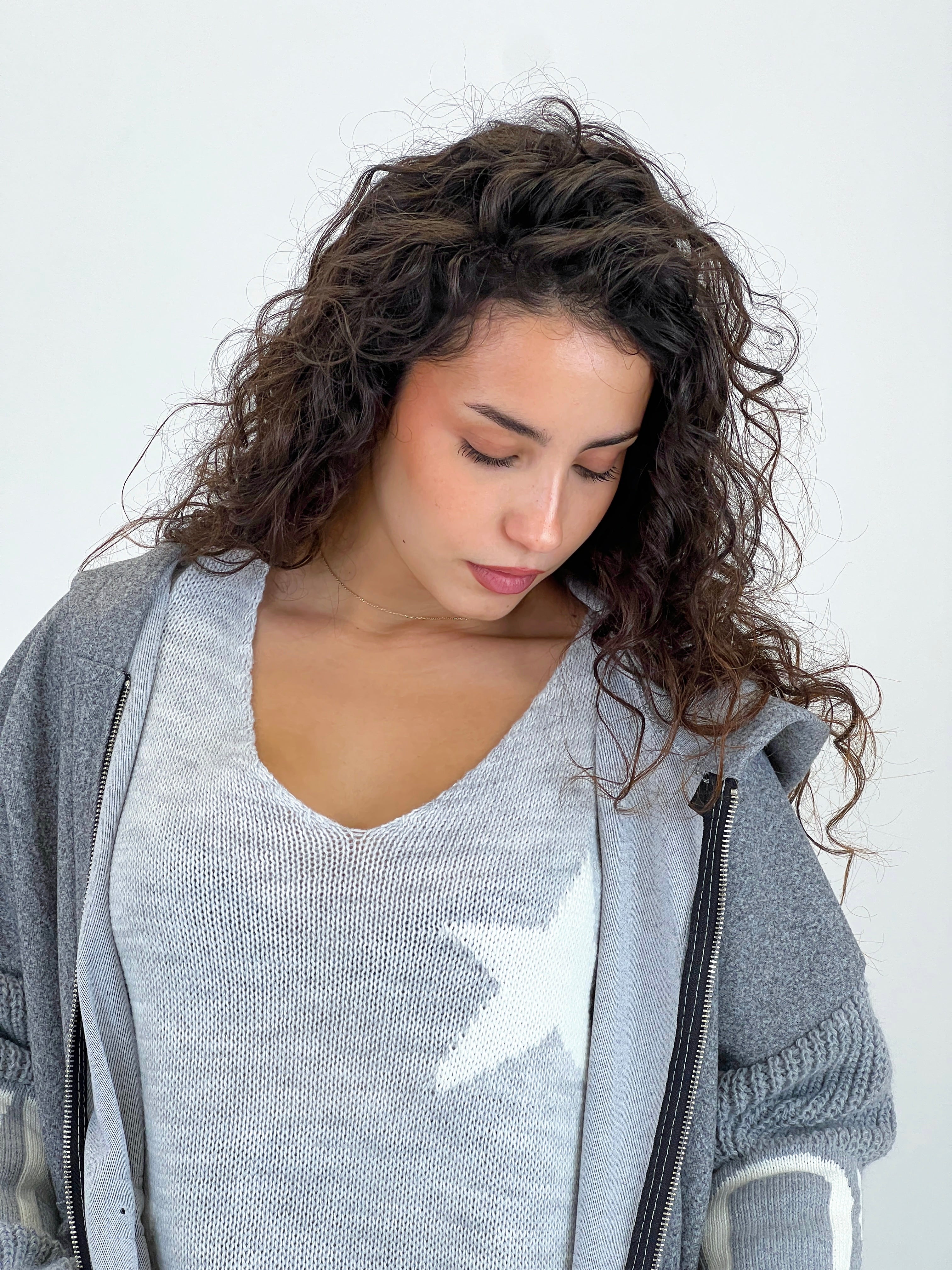 Jersey decote em V estrelas