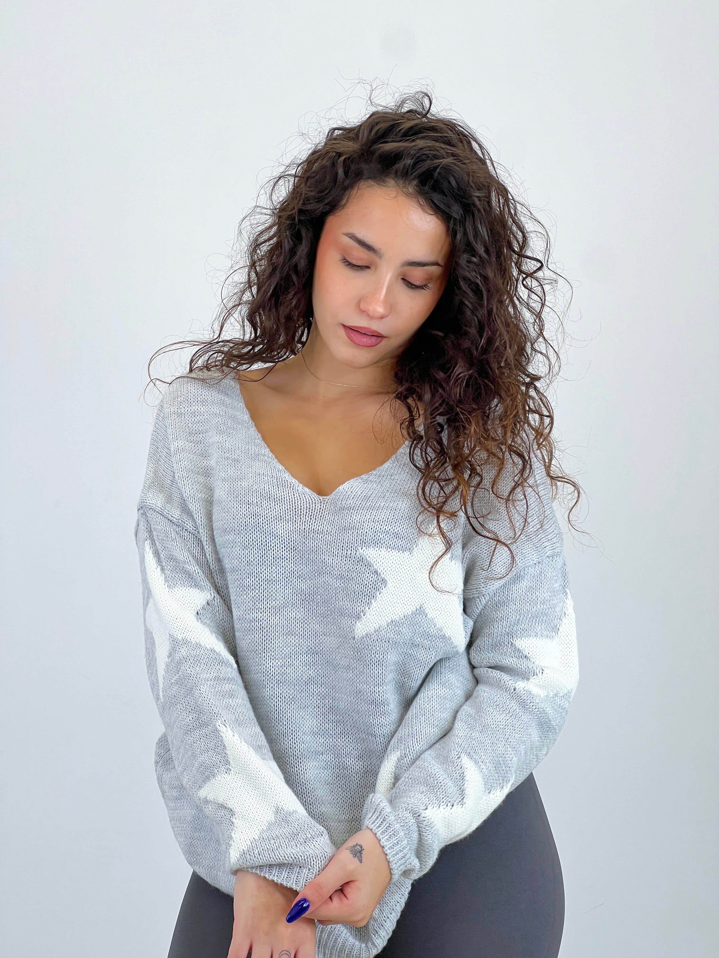 Jersey decote em V estrelas