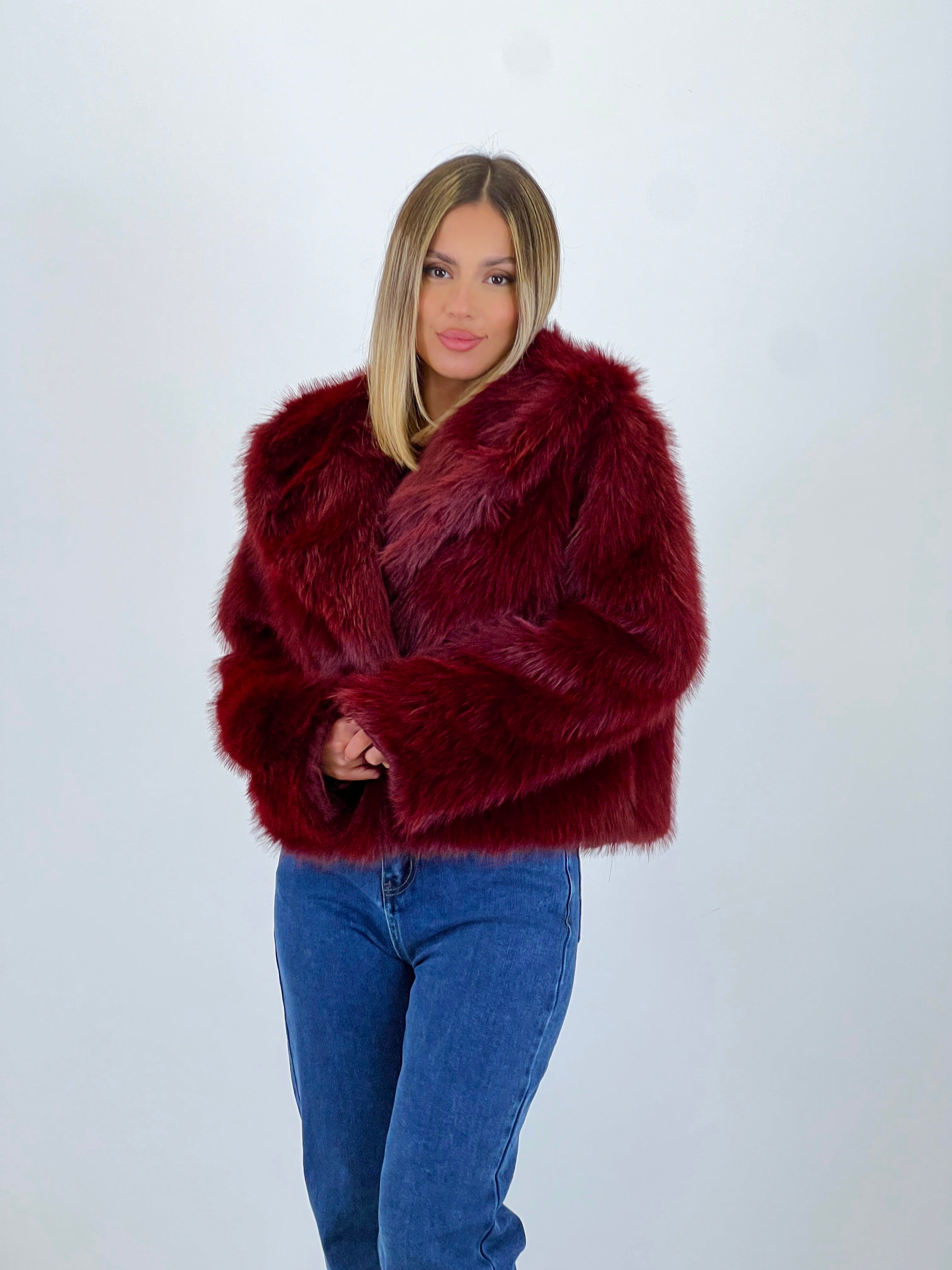 Abrigo corto efecto pelo