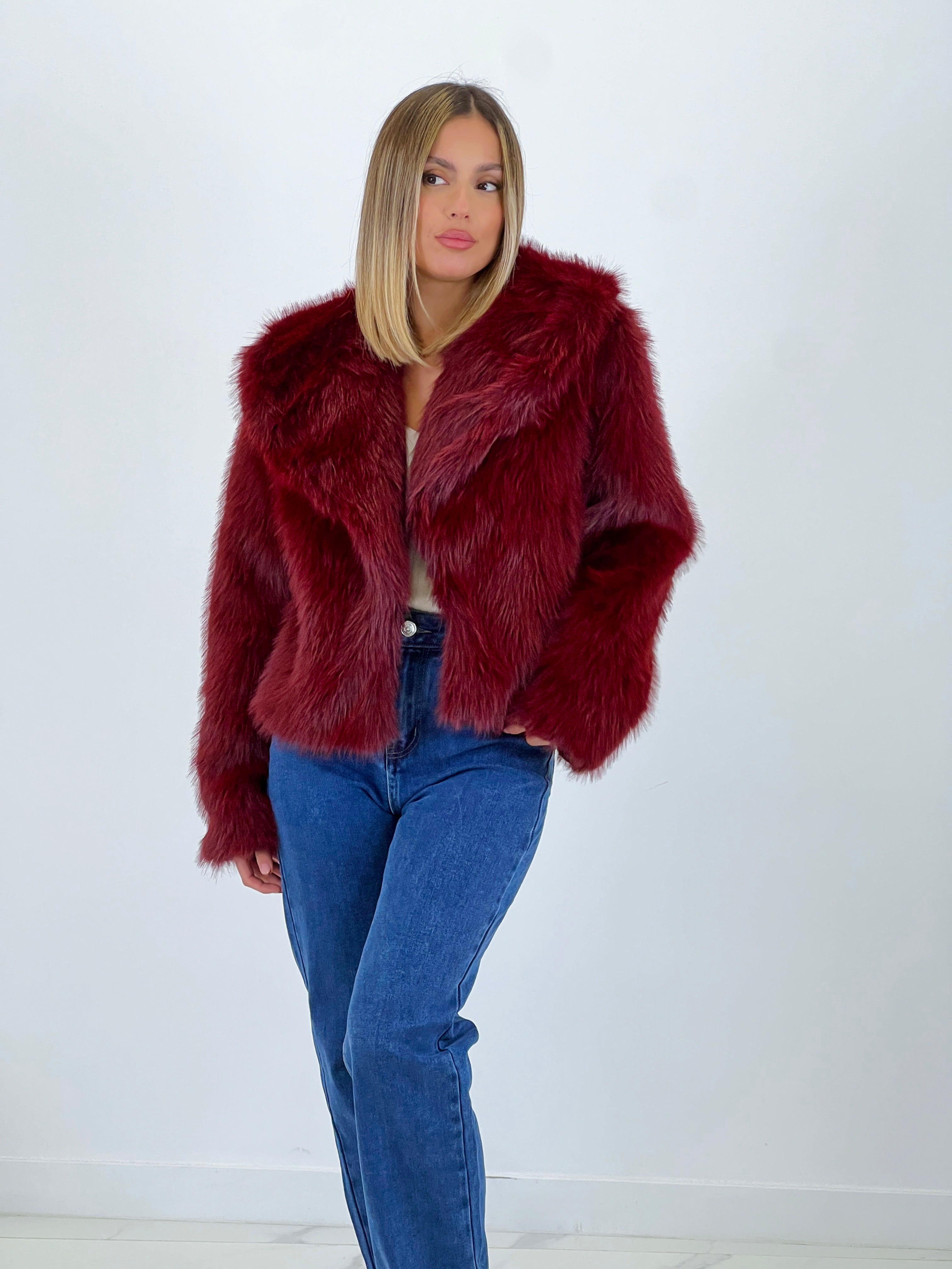 Abrigo corto efecto pelo