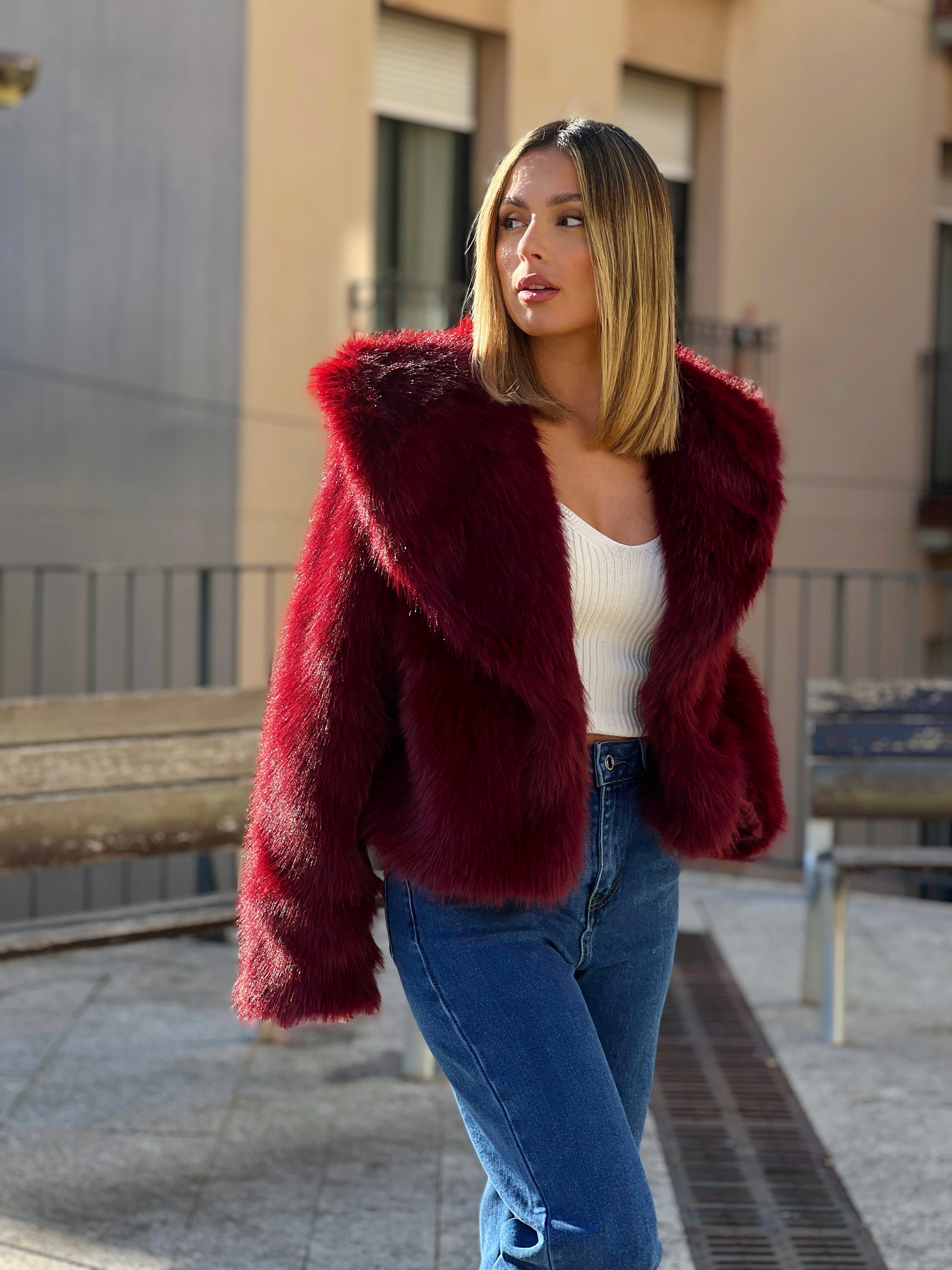 Abrigo corto efecto pelo