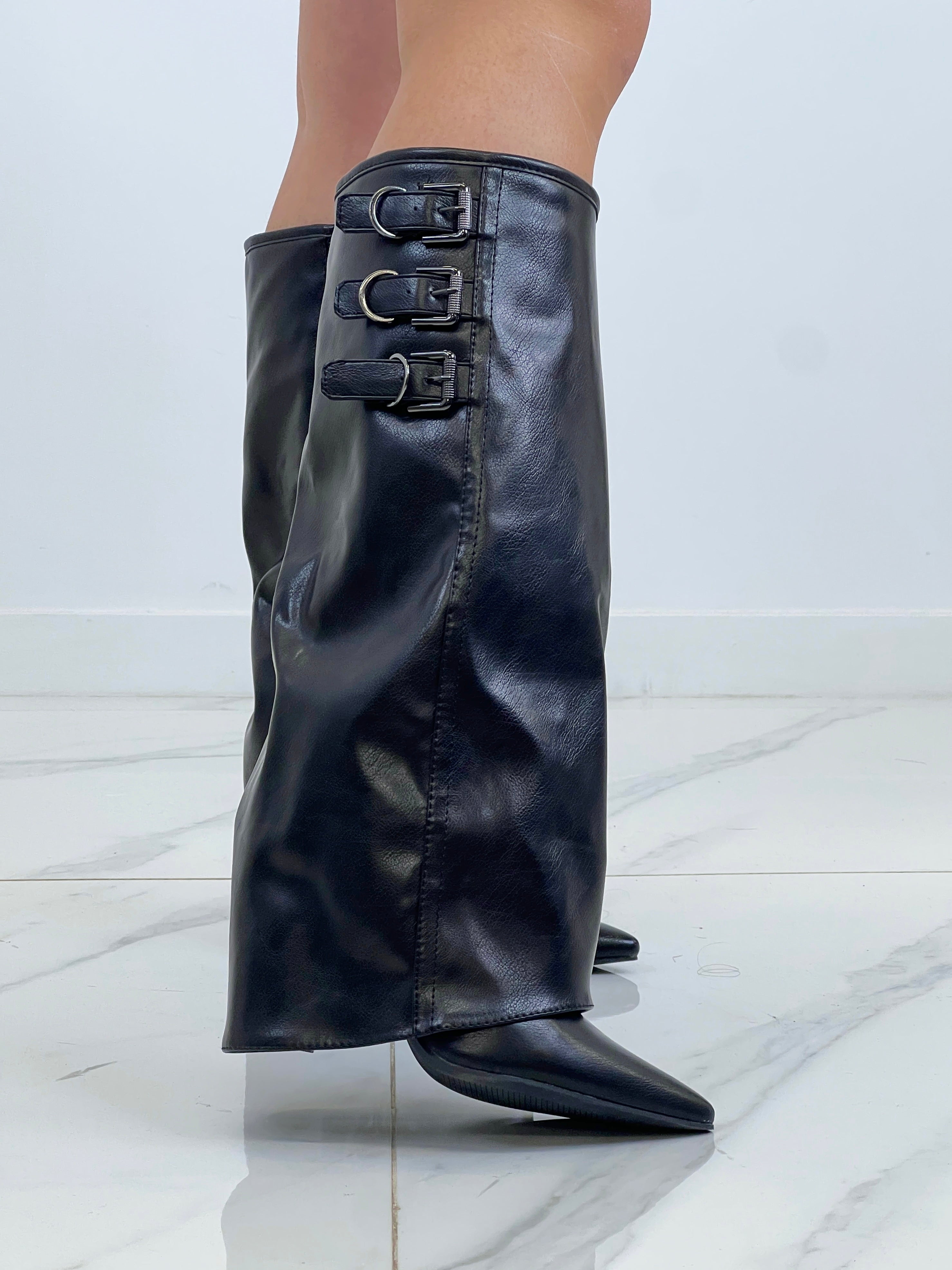 Bota polaina hebillas