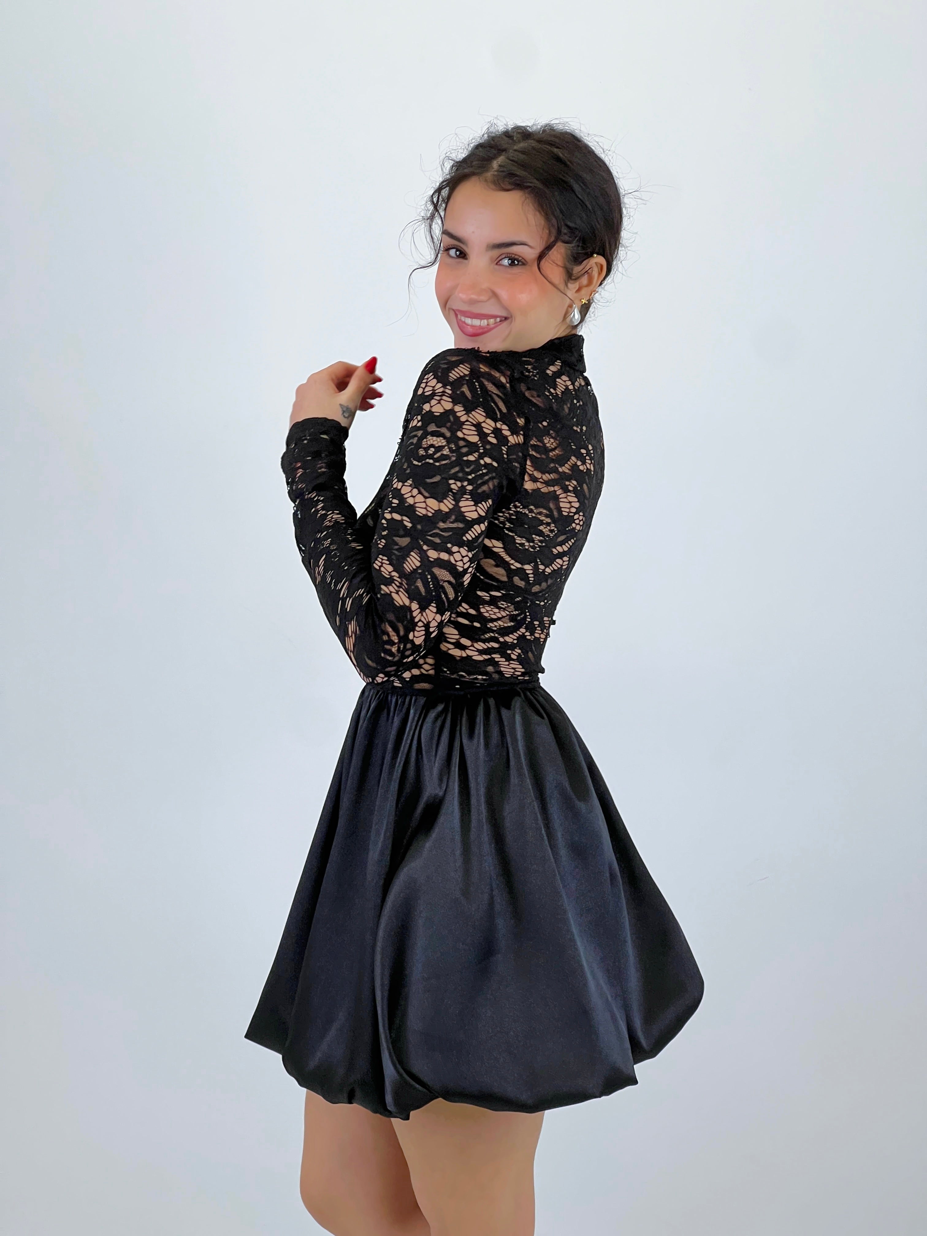 Vestido encaje falda globo