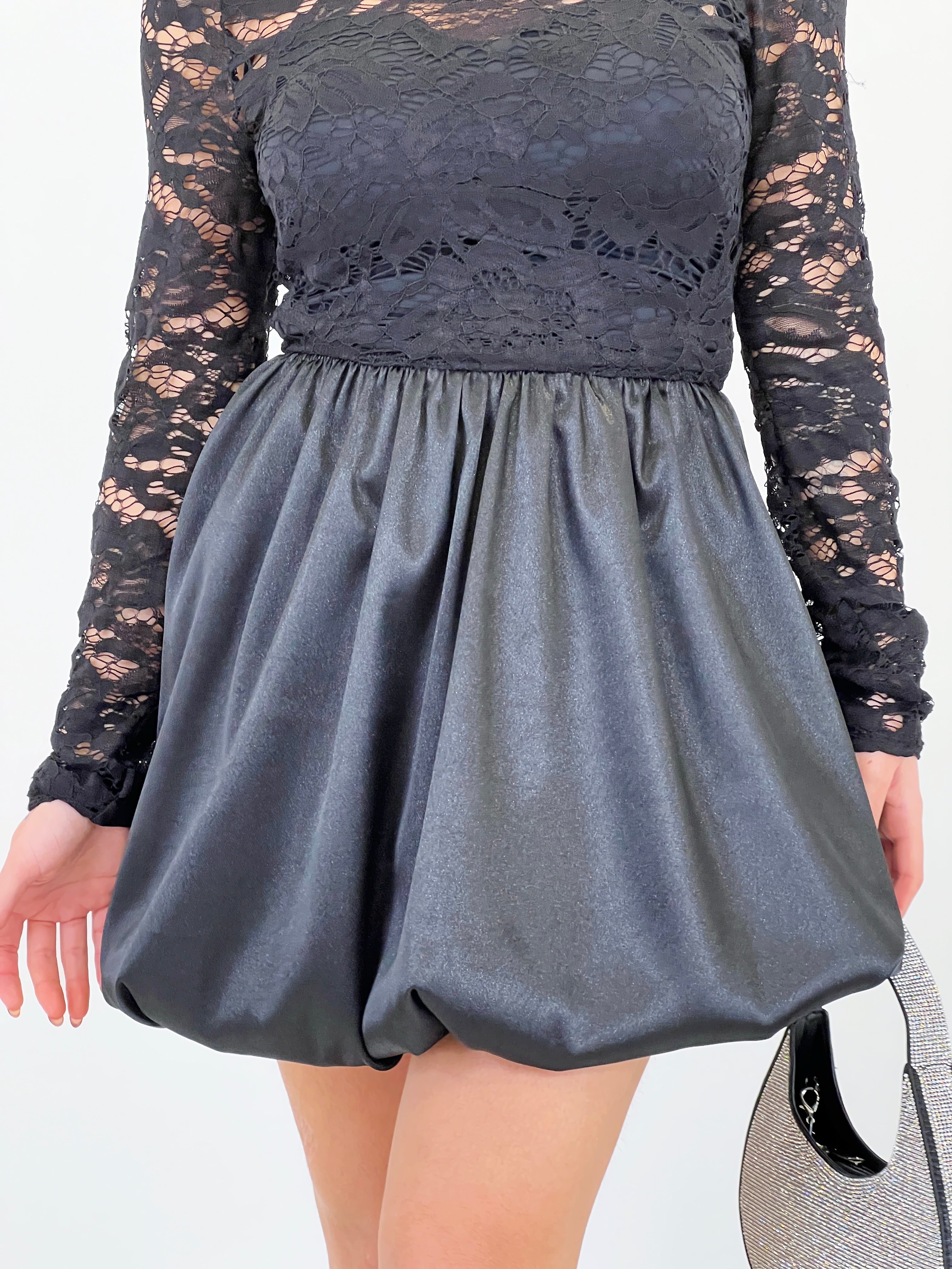 Vestido encaje falda globo