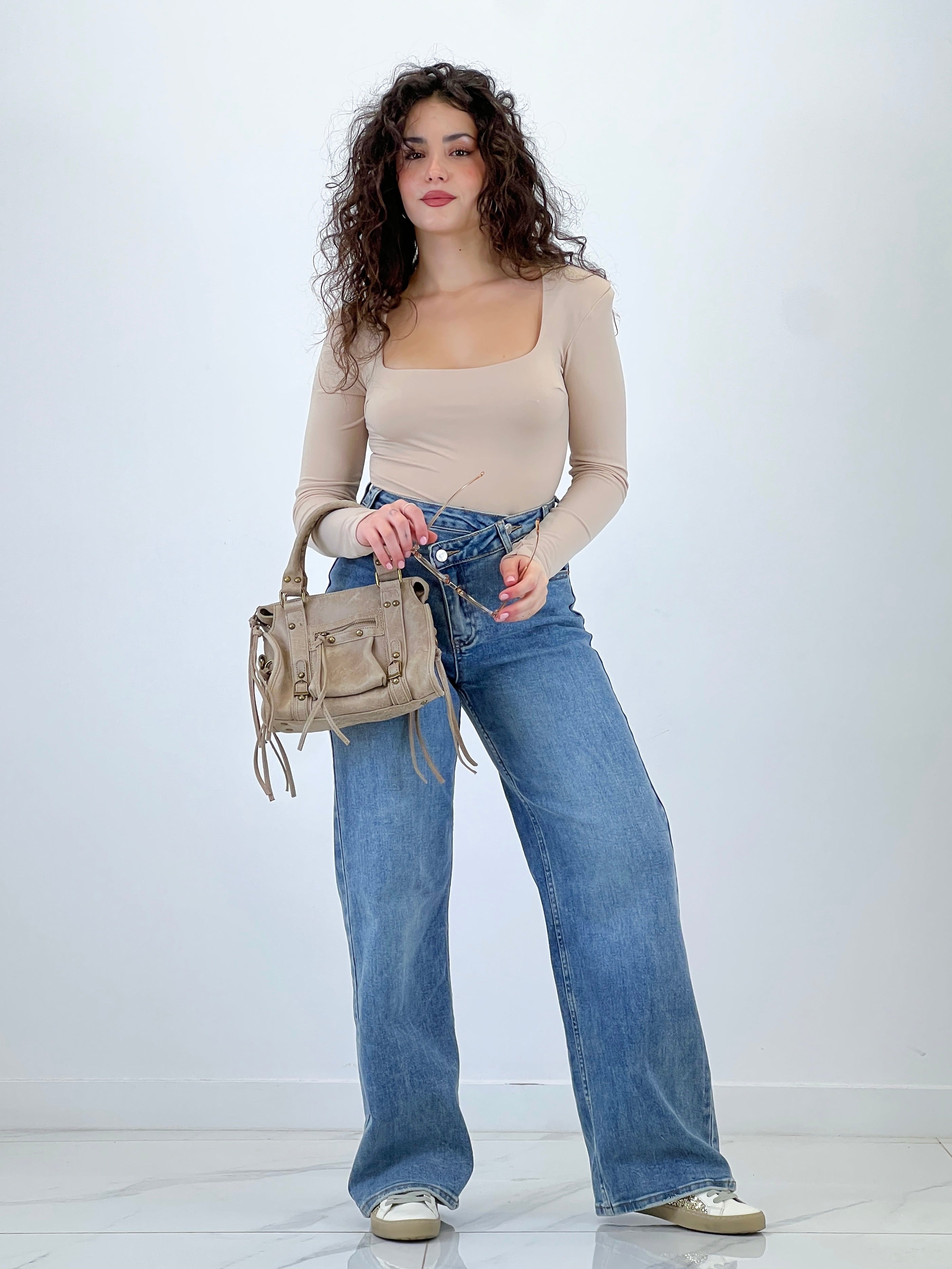 Jeans wide leg cintura cruzada