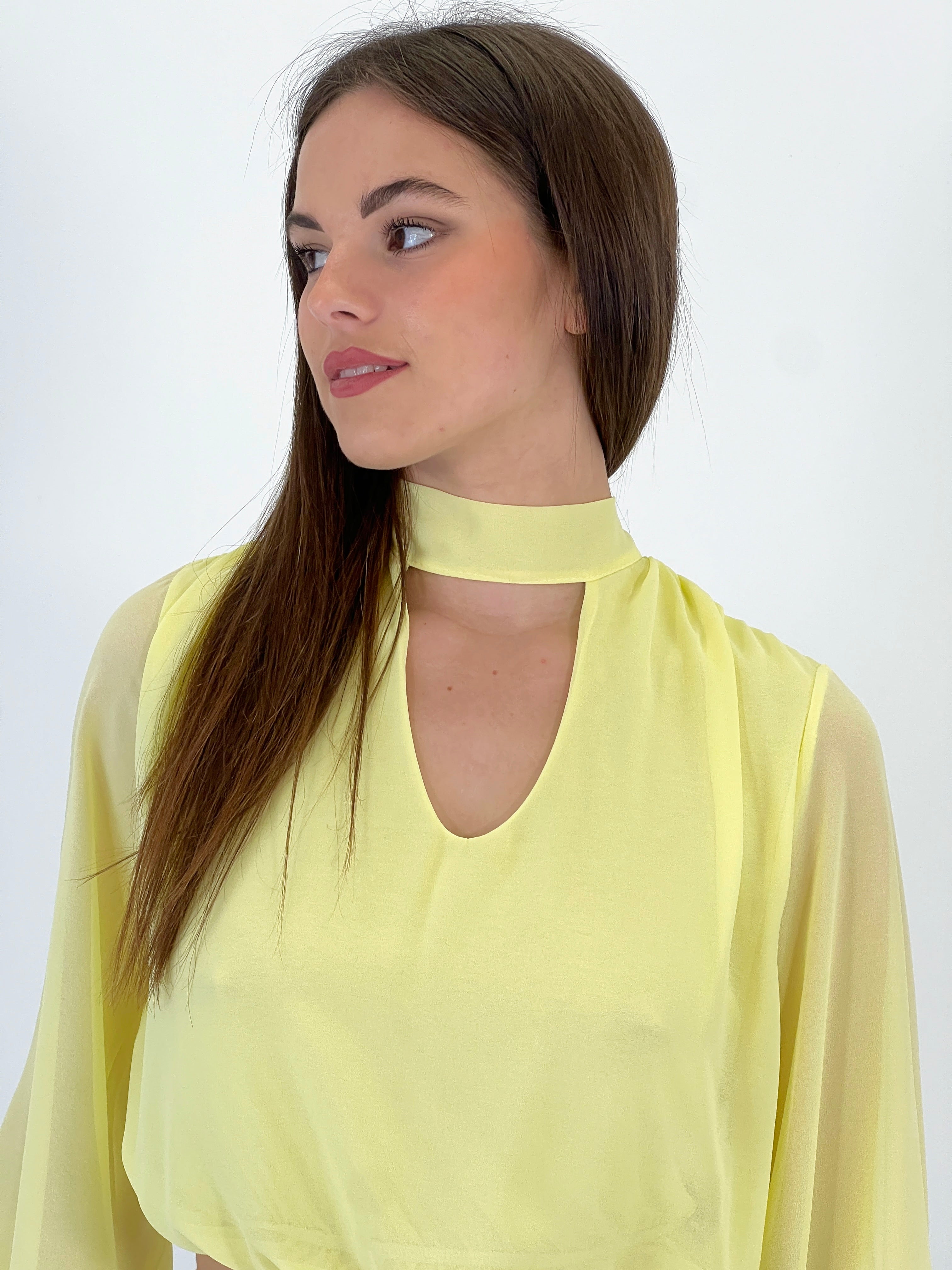 Blusa crop gasa choker