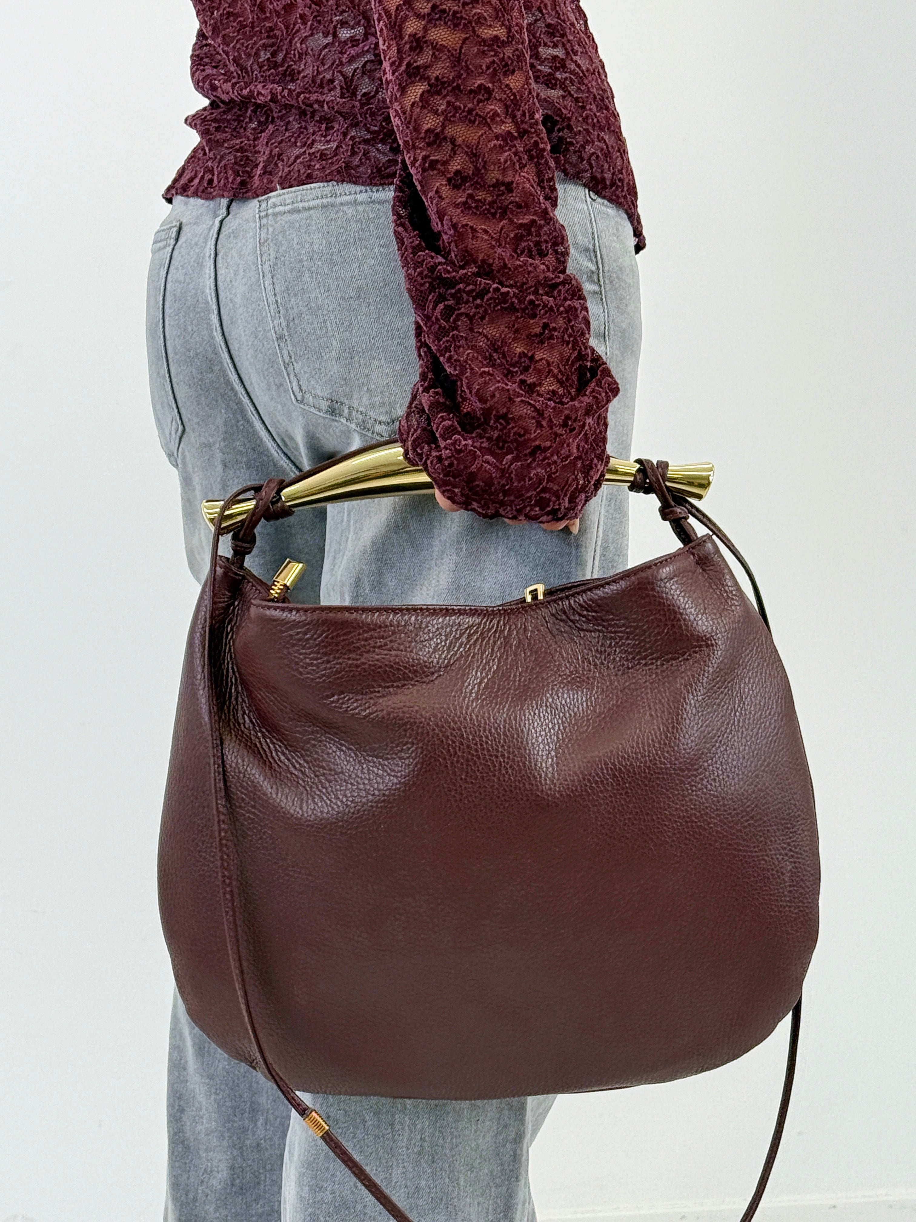 Bolso piel detalle metal