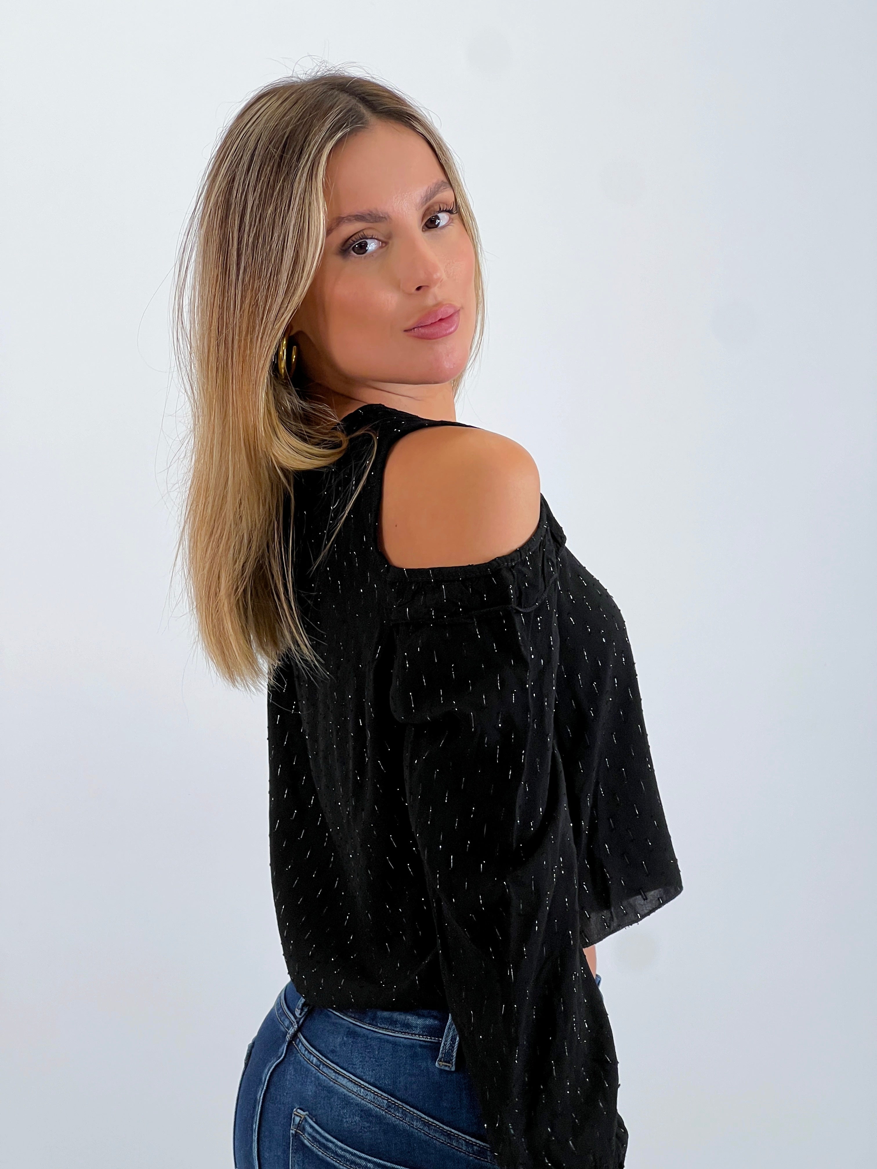 Blusa hombros cut out