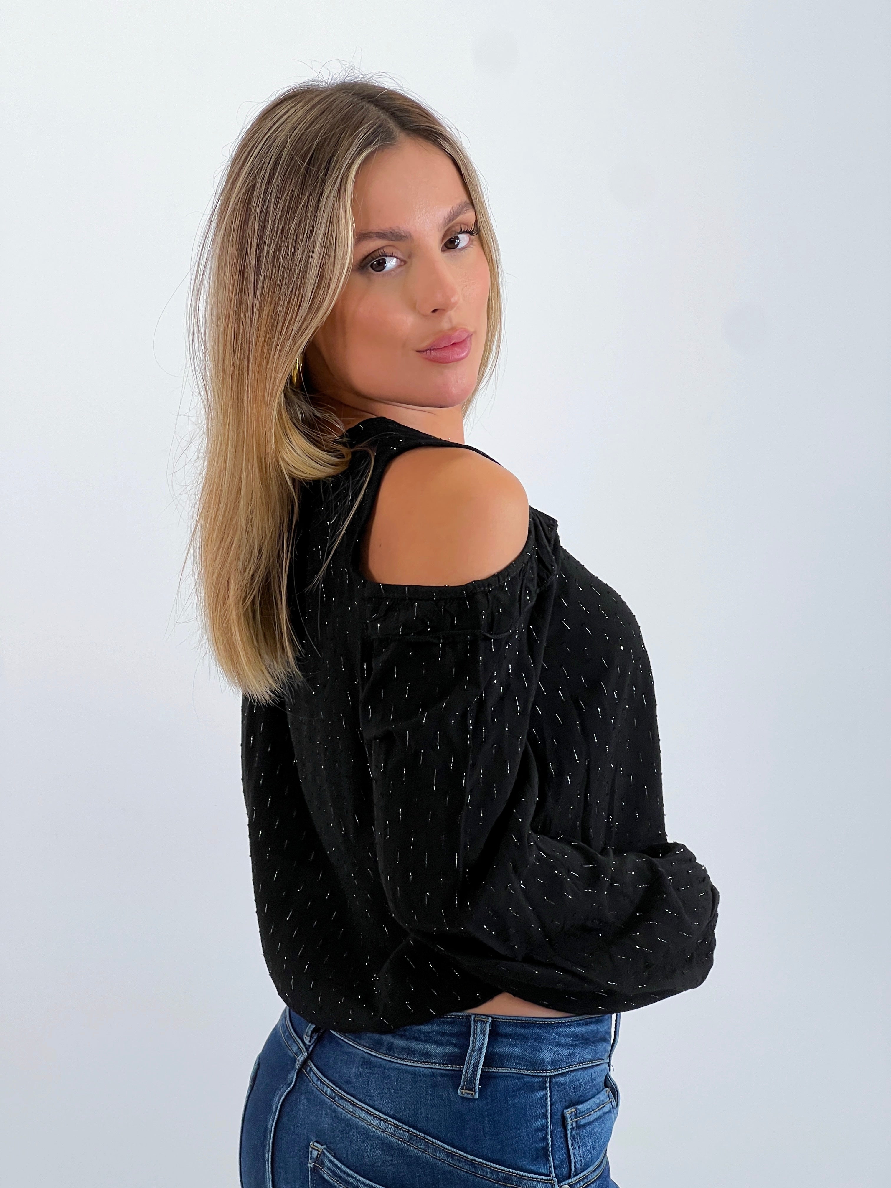 Blusa hombros cut out