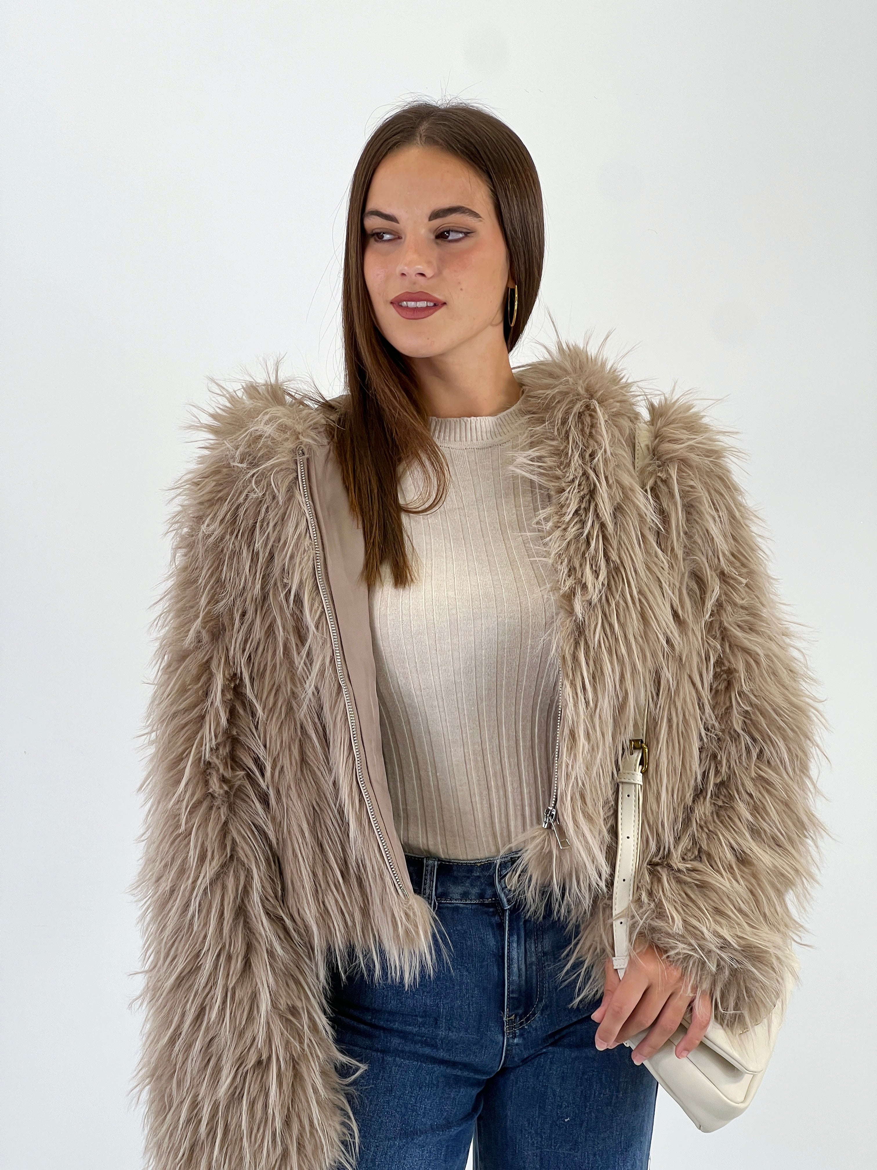 Chaqueta efecto pelo capucha