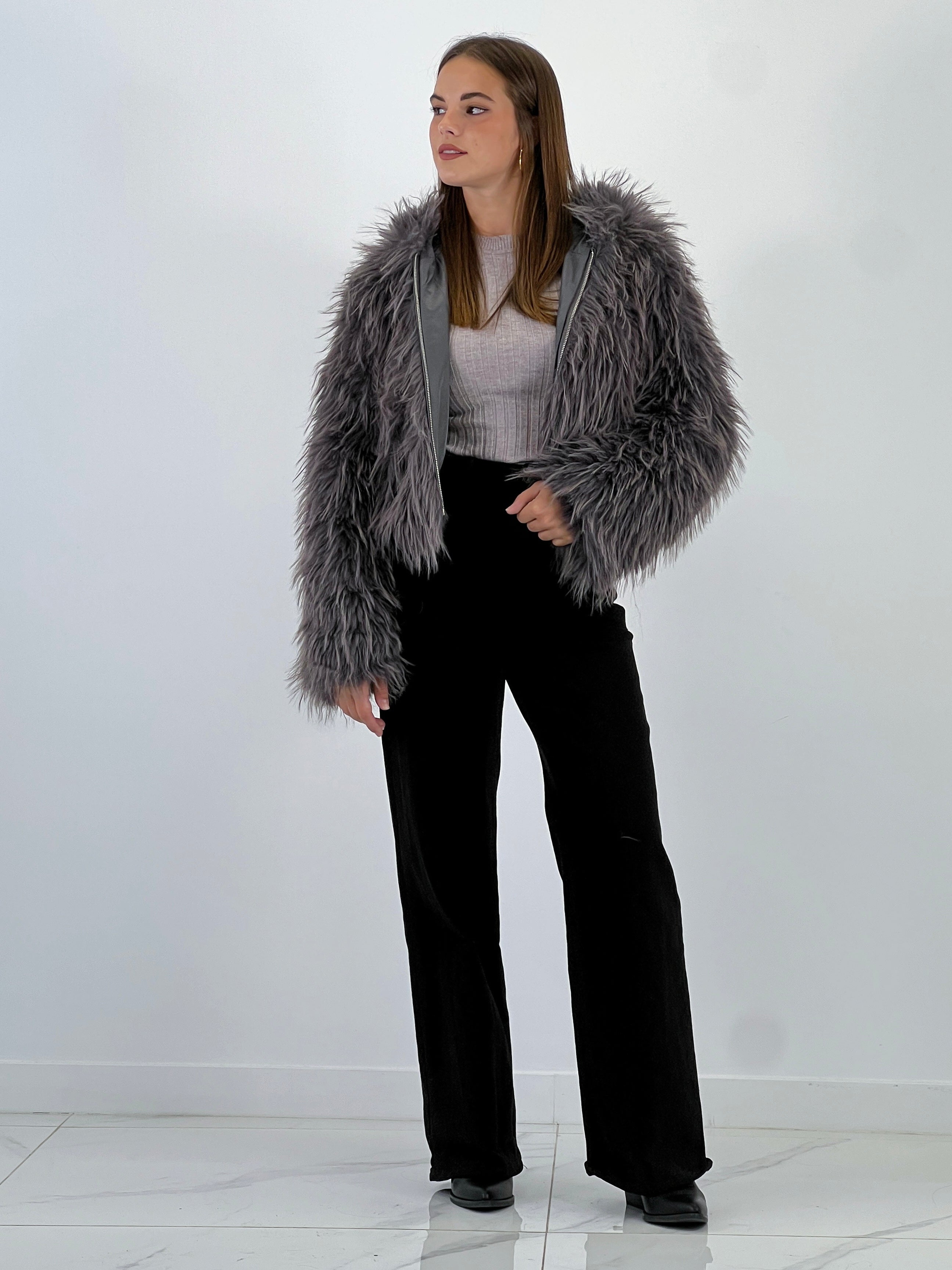 Chaqueta efecto pelo capucha