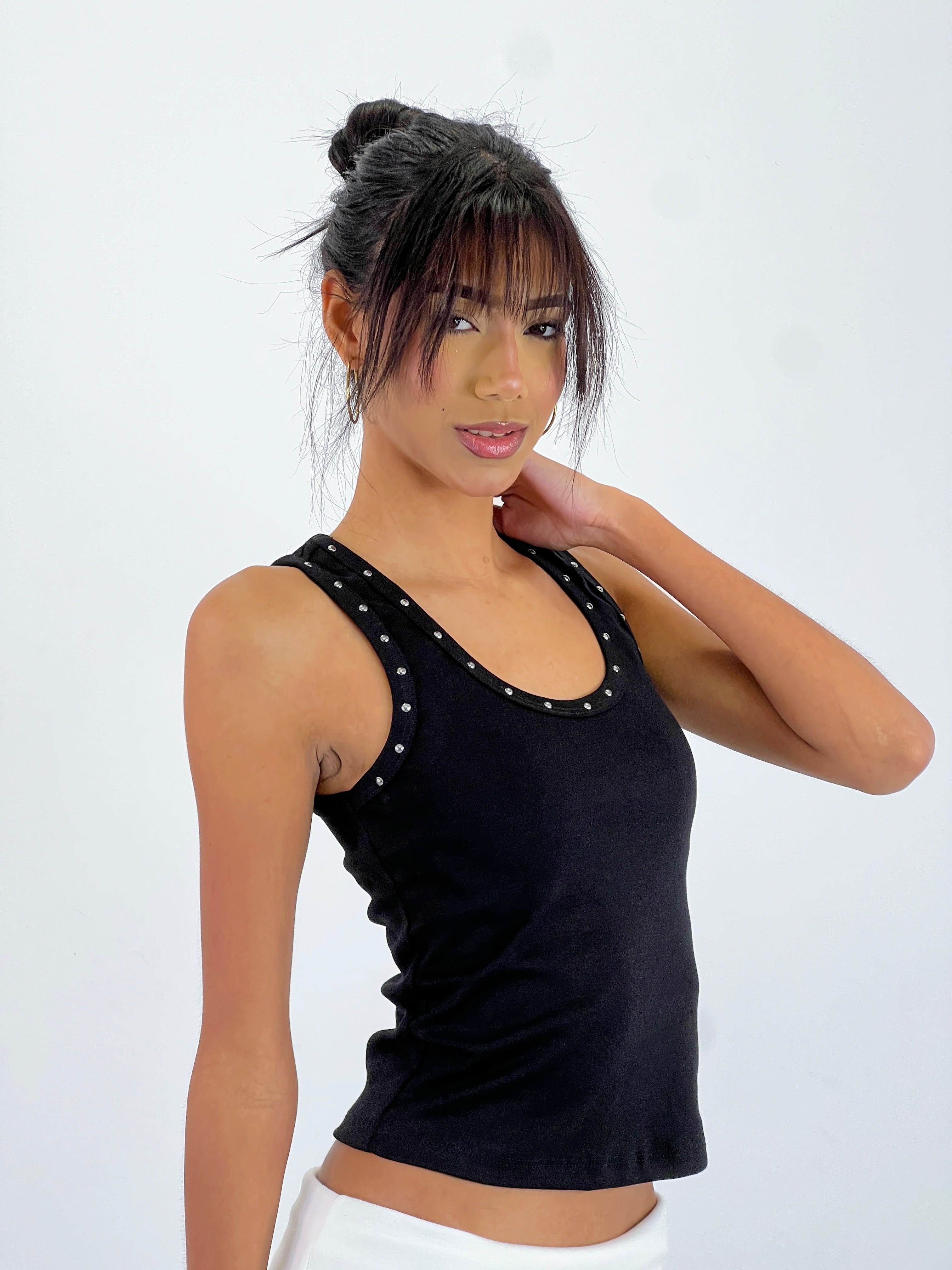 Top básico tachuelas