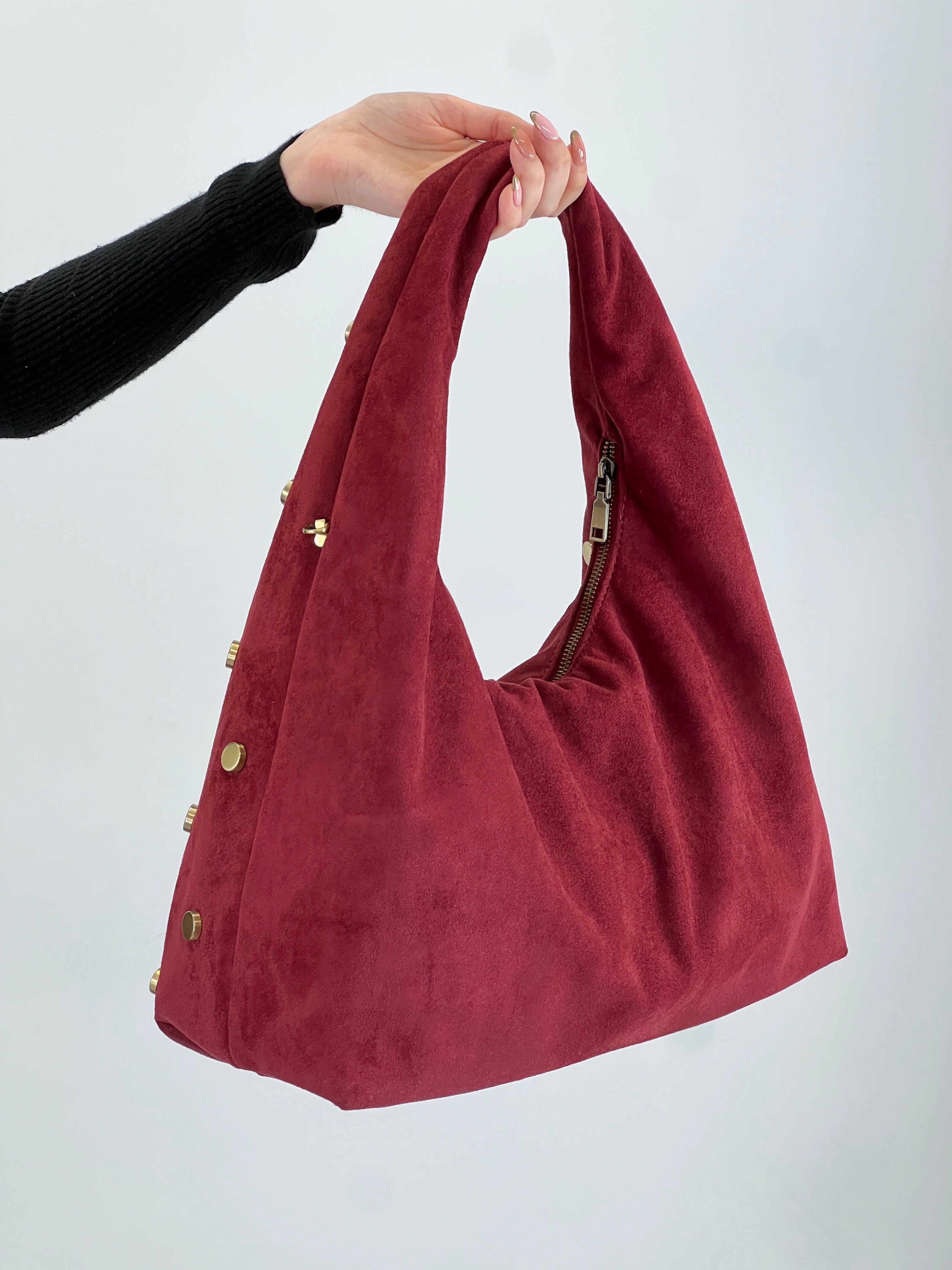 Bolsa hobo tachas