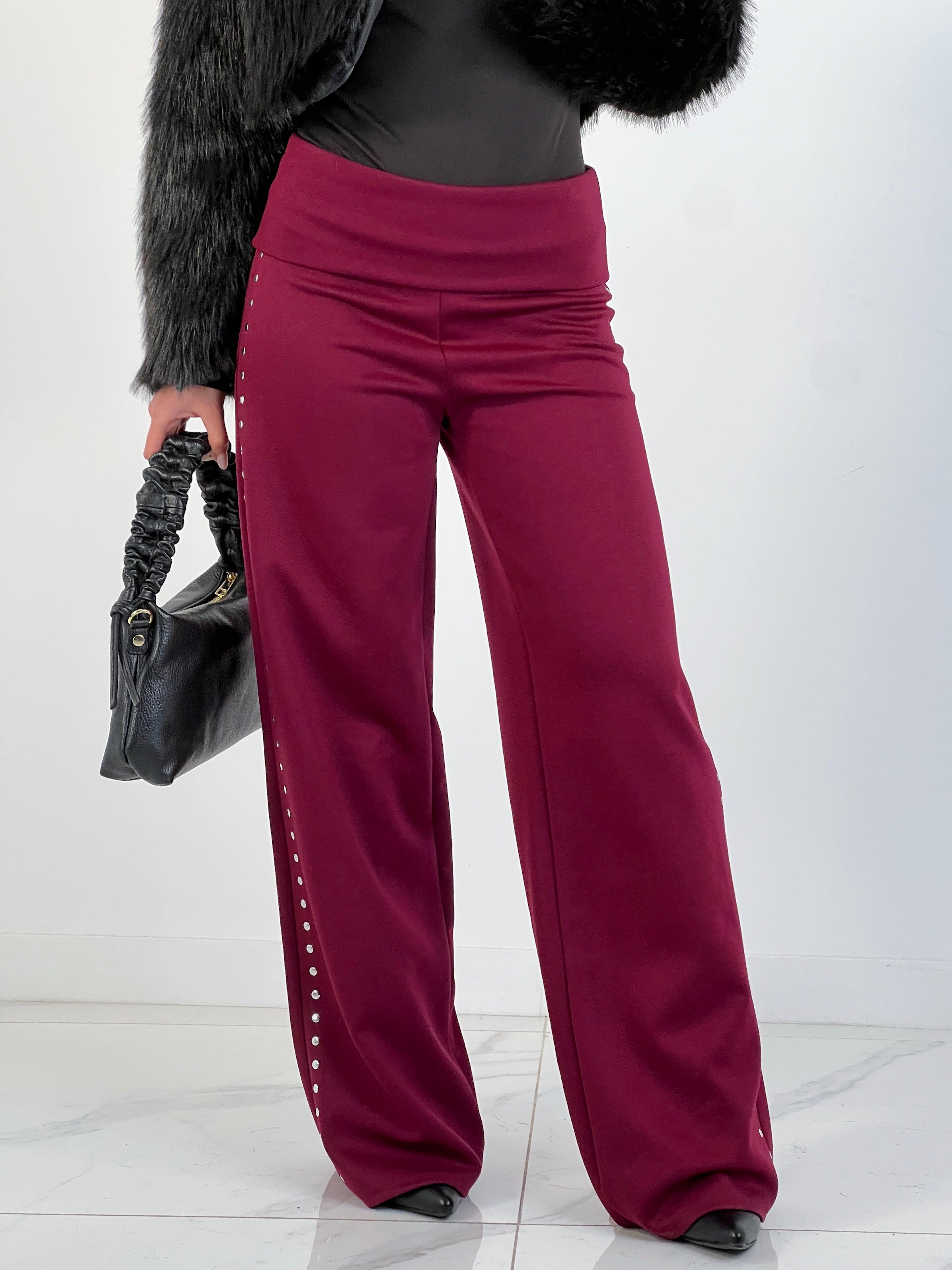 Pantalón tachuelas cintura vuelta