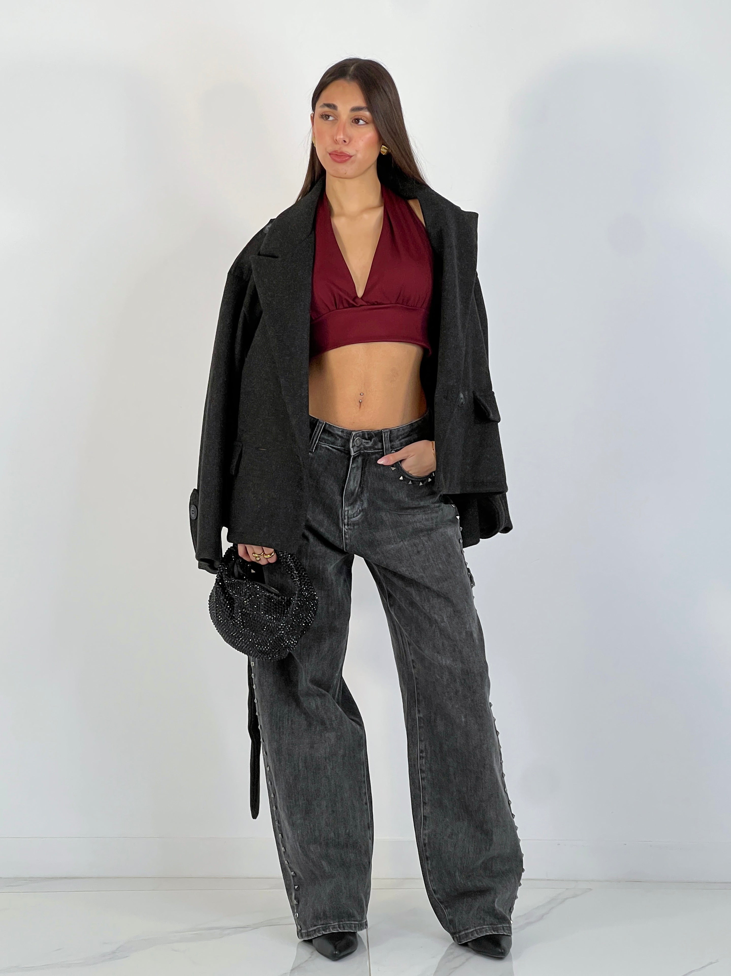 Jeans momfit com tachas