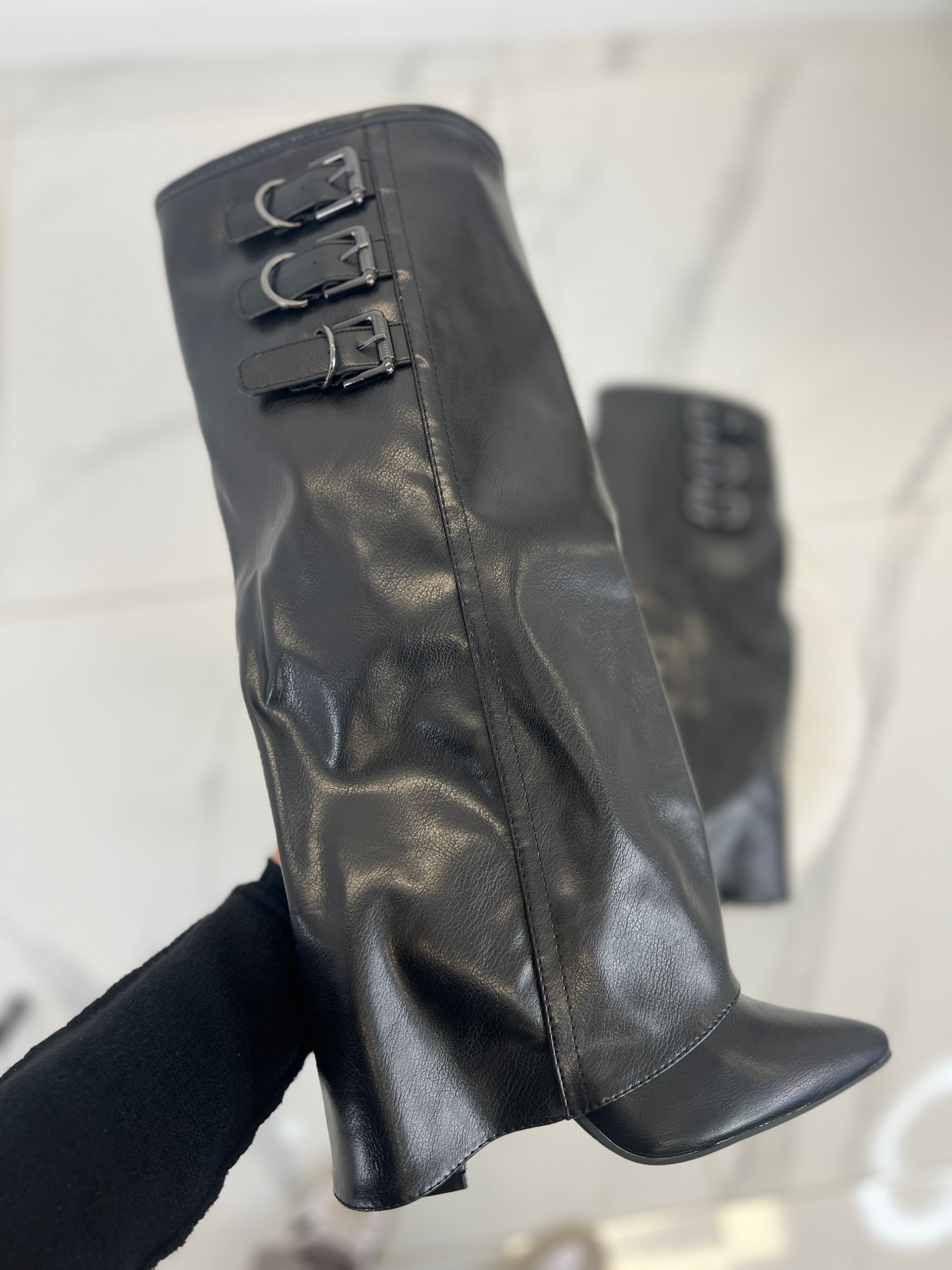 Bota polaina hebillas