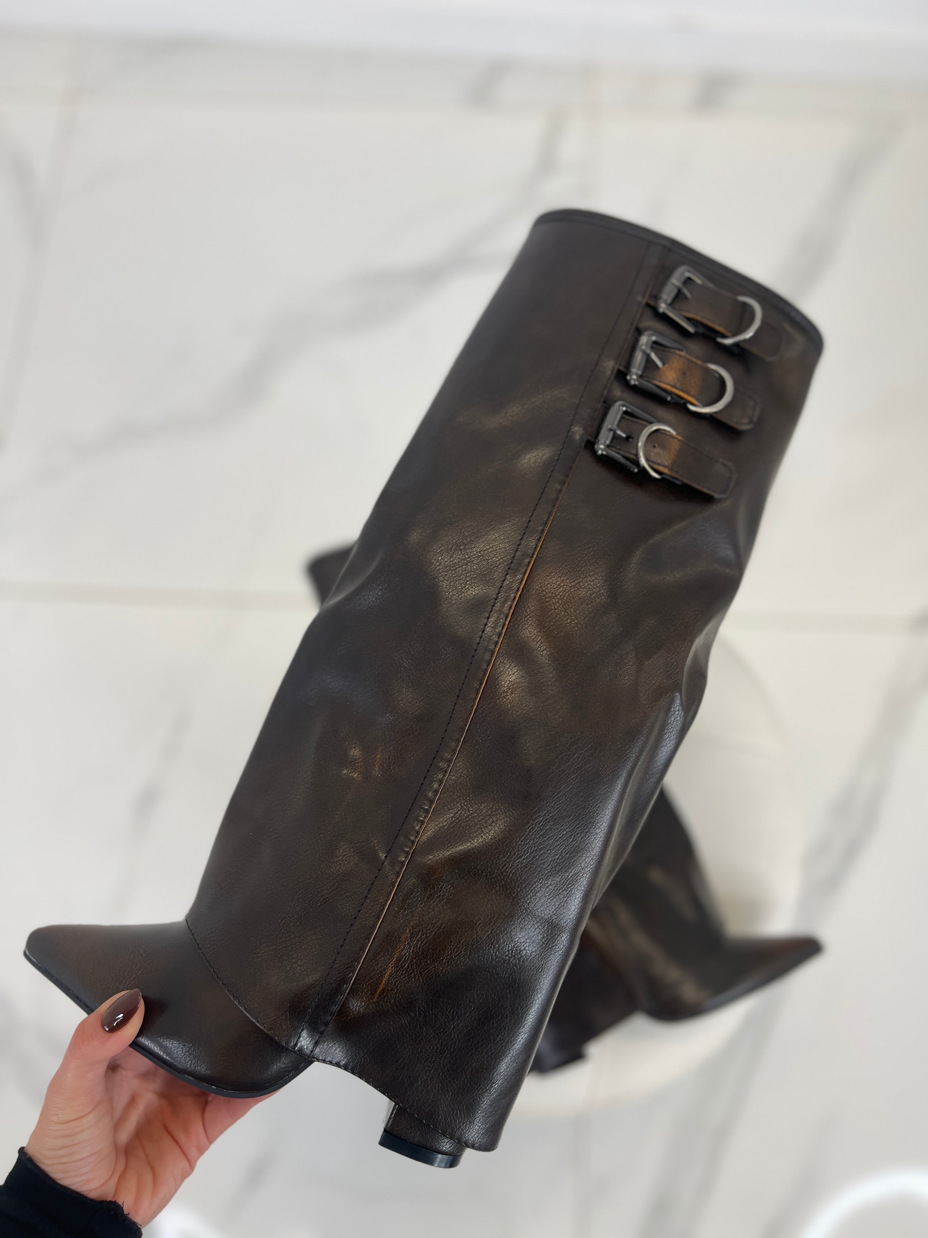 Bota polaina hebillas