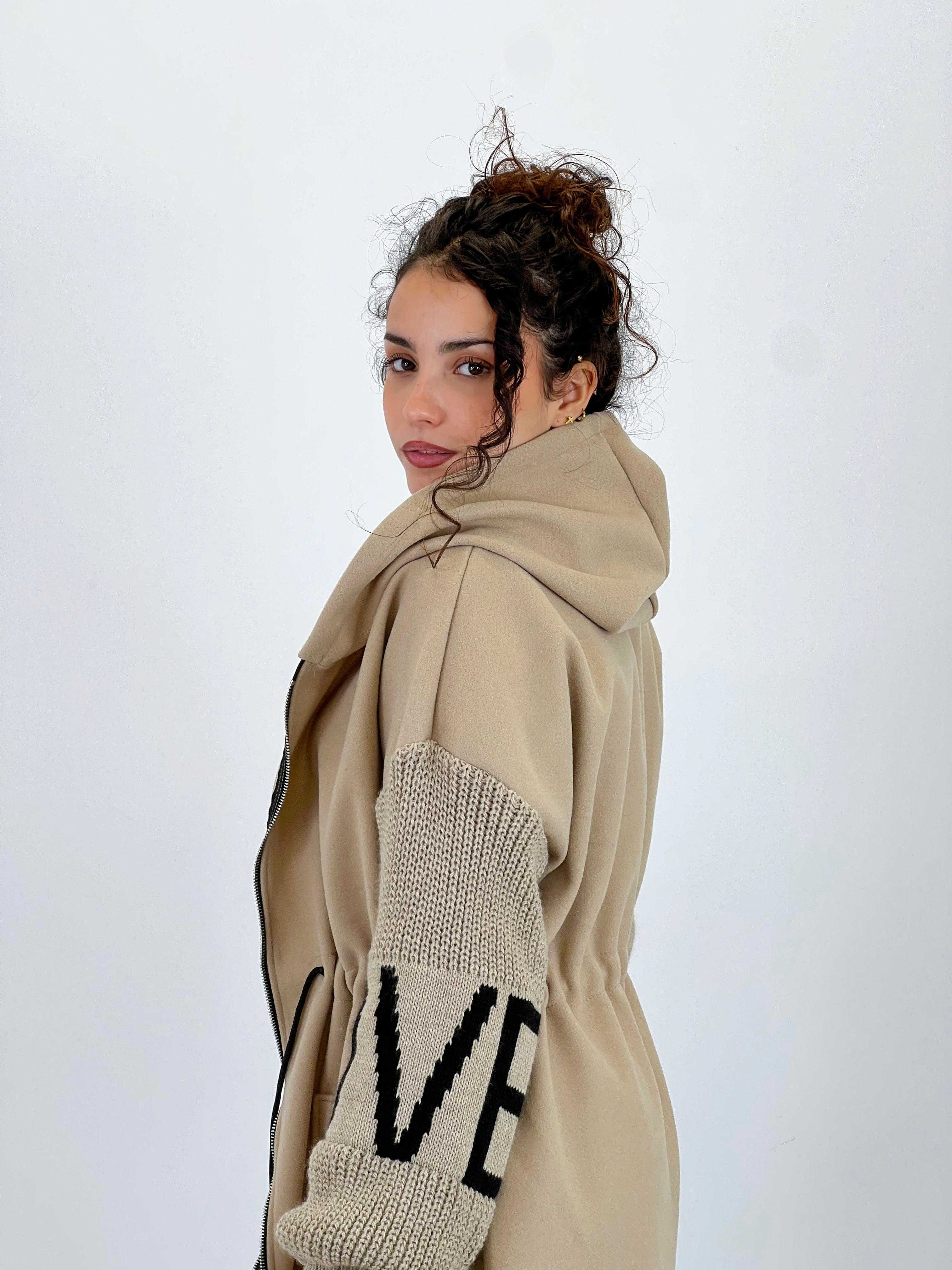 Abrigo Love mangas punto