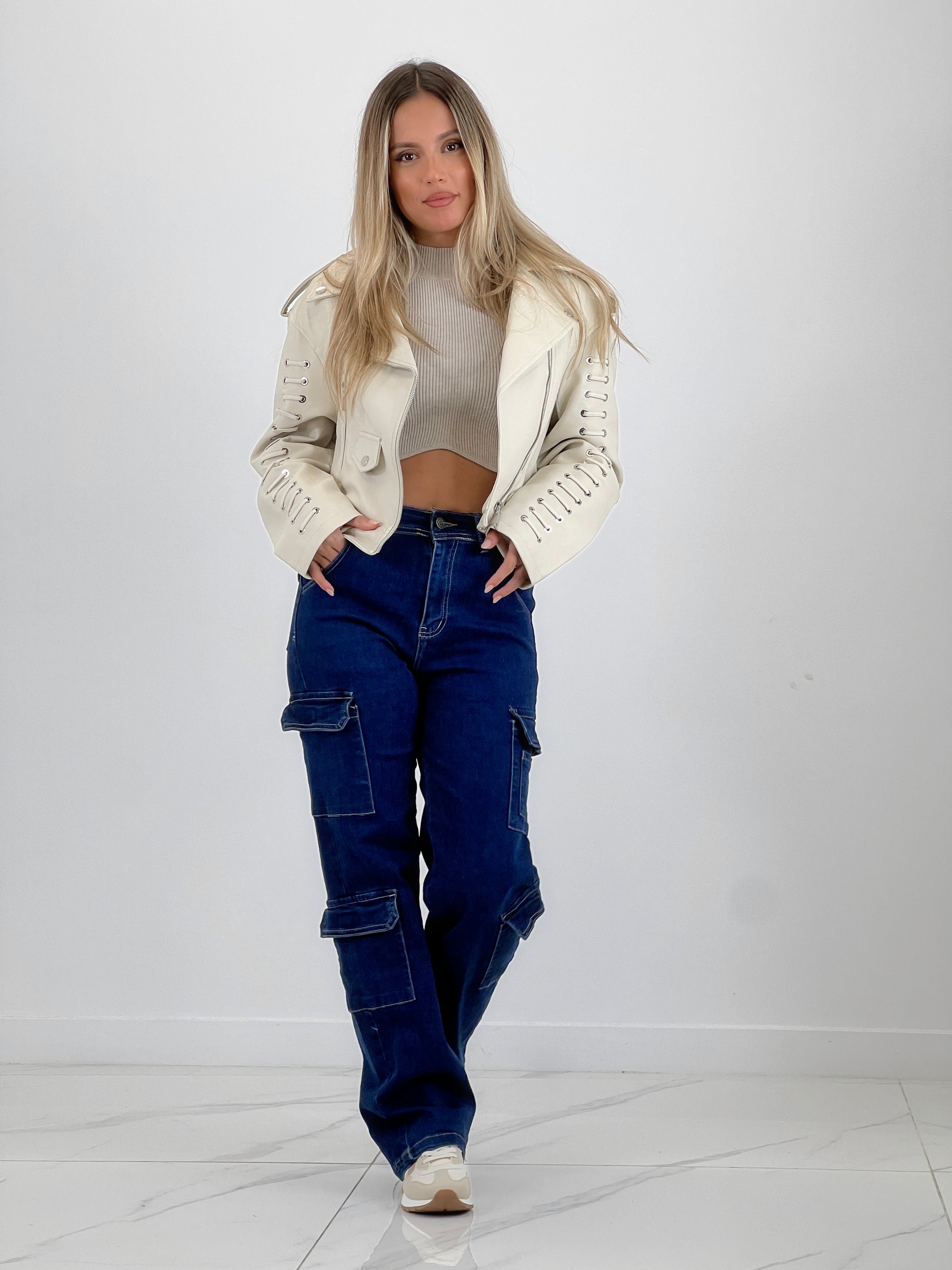 Chaqueta cropped efecto piel