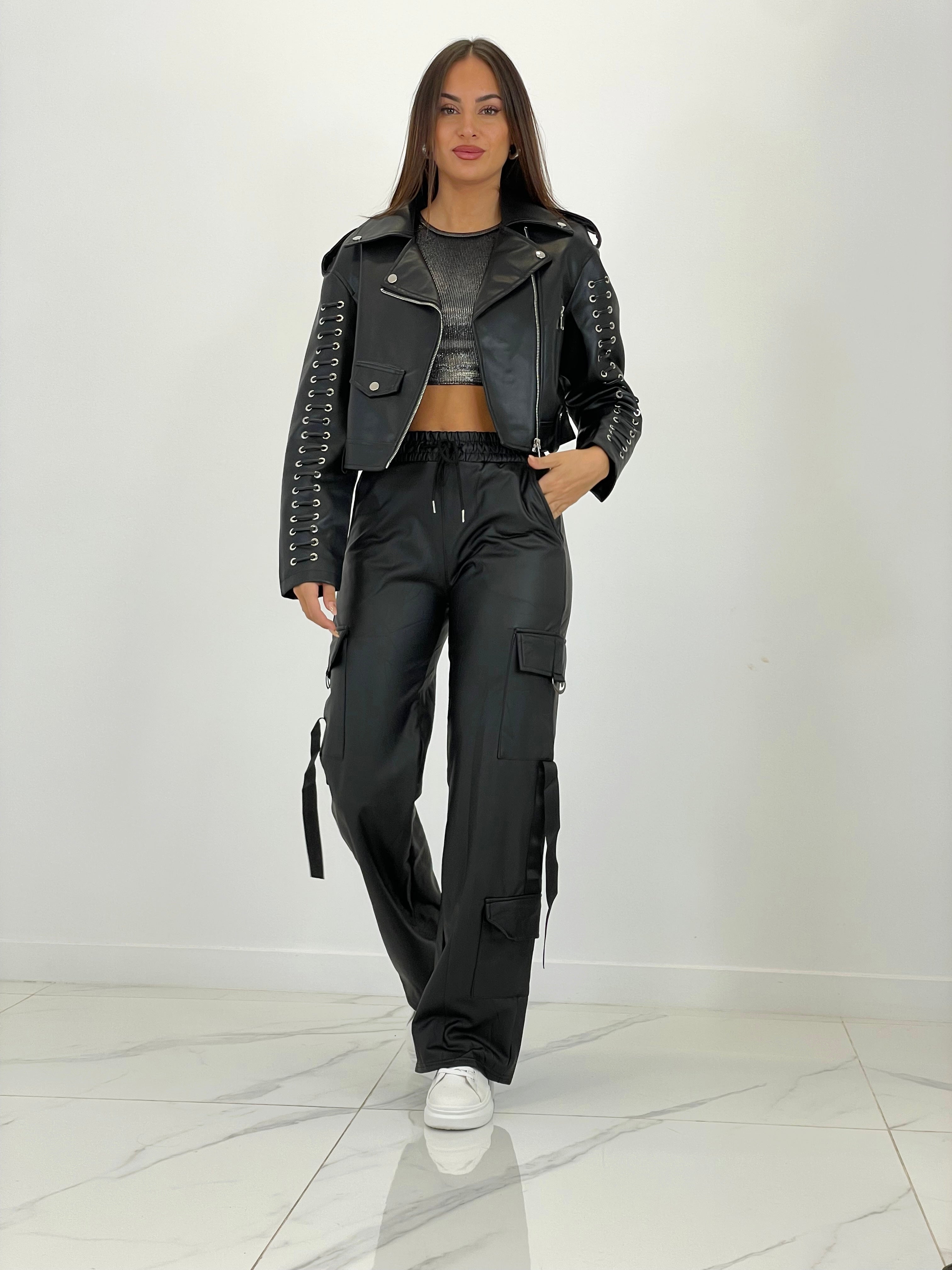 Chaqueta cropped efecto piel