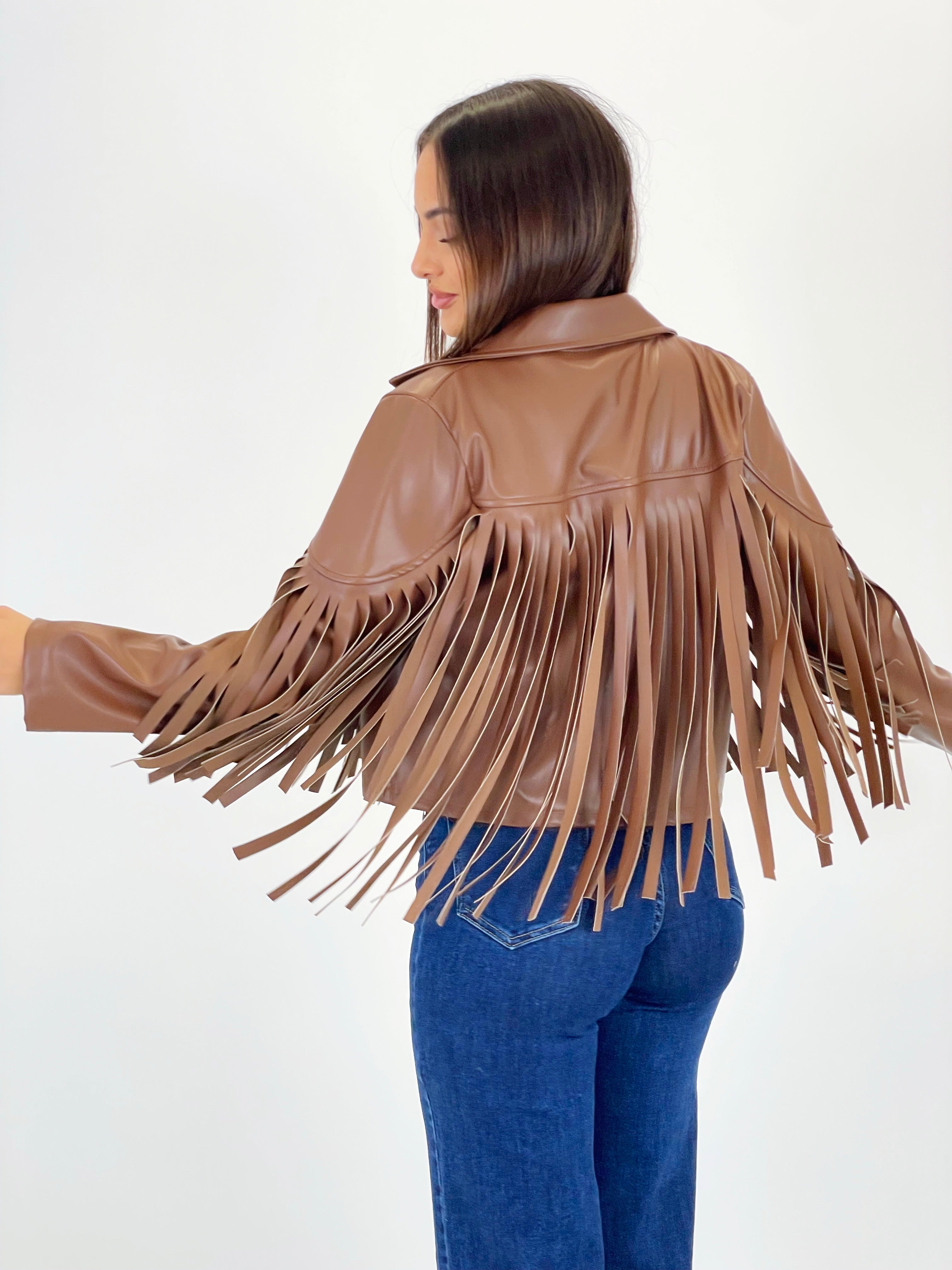 Chaqueta cropped flecos efecto piel