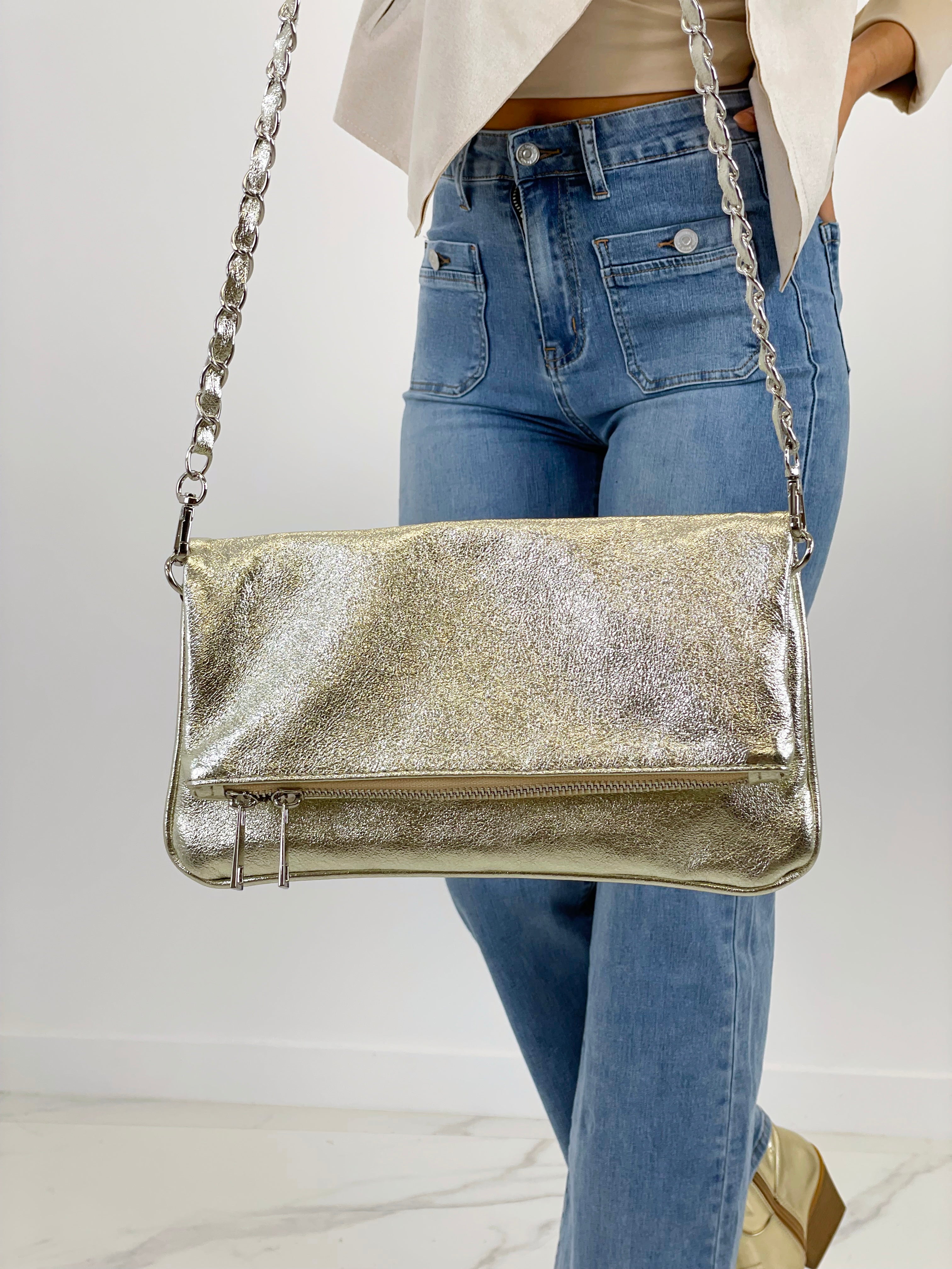 Bolso metalizado cadenas