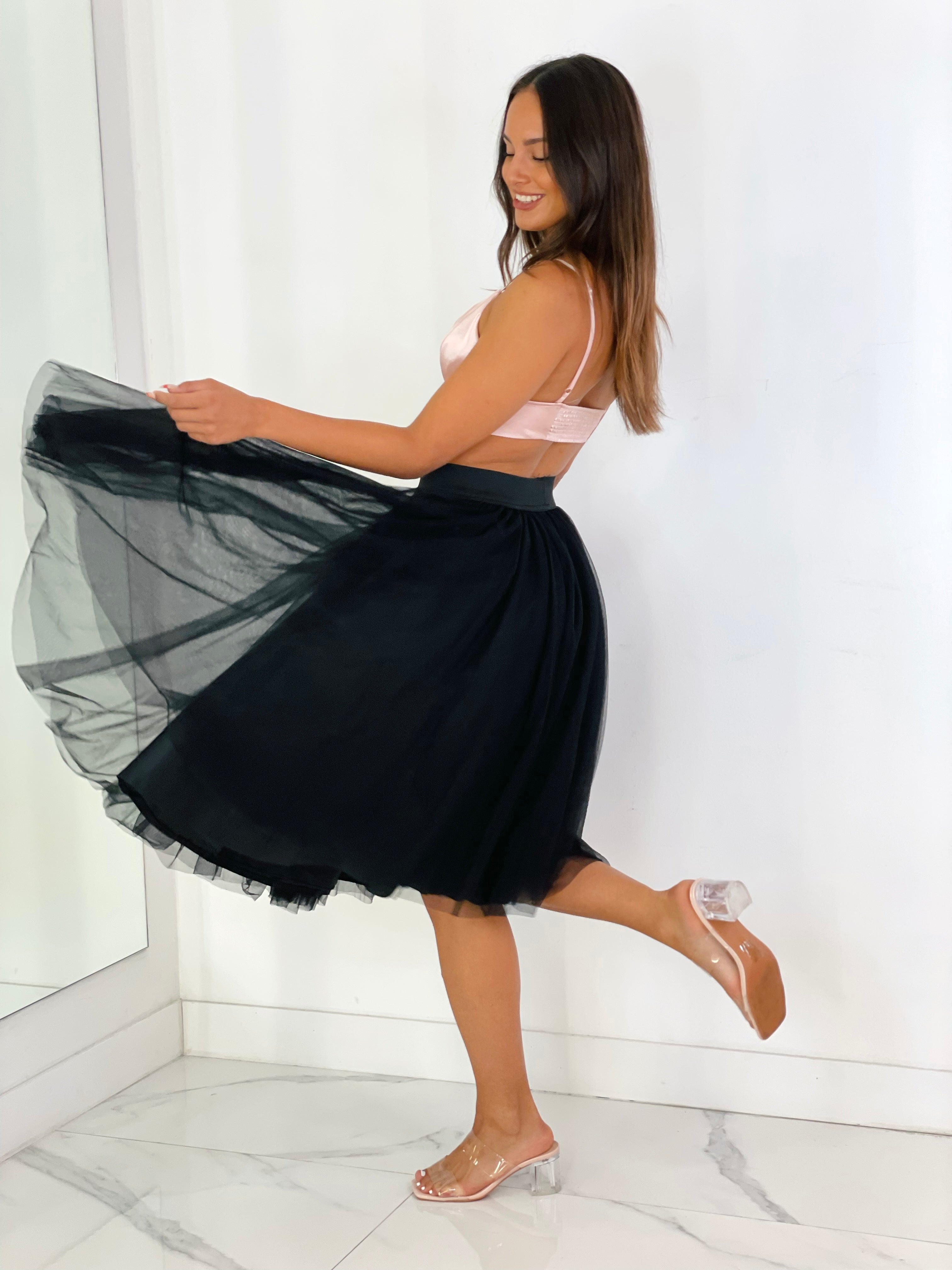 Falda de tul midi negra - elegante para boda o eventos o ceremonia | Zebra&Maduixa 