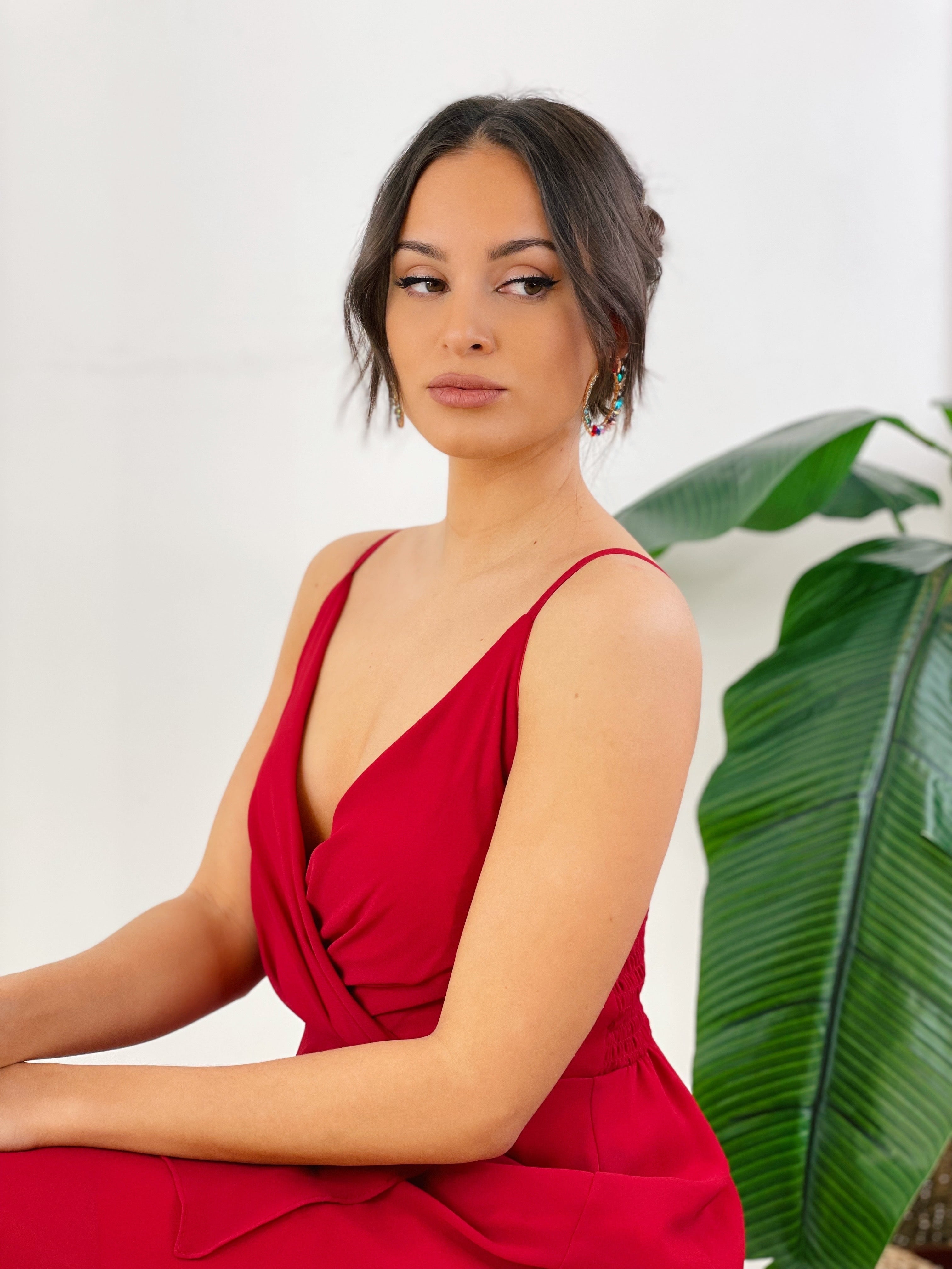 Vestido ceremonia con escote cruzado y fruncido en la parte trasera color rojo | Zebra&Maduixa