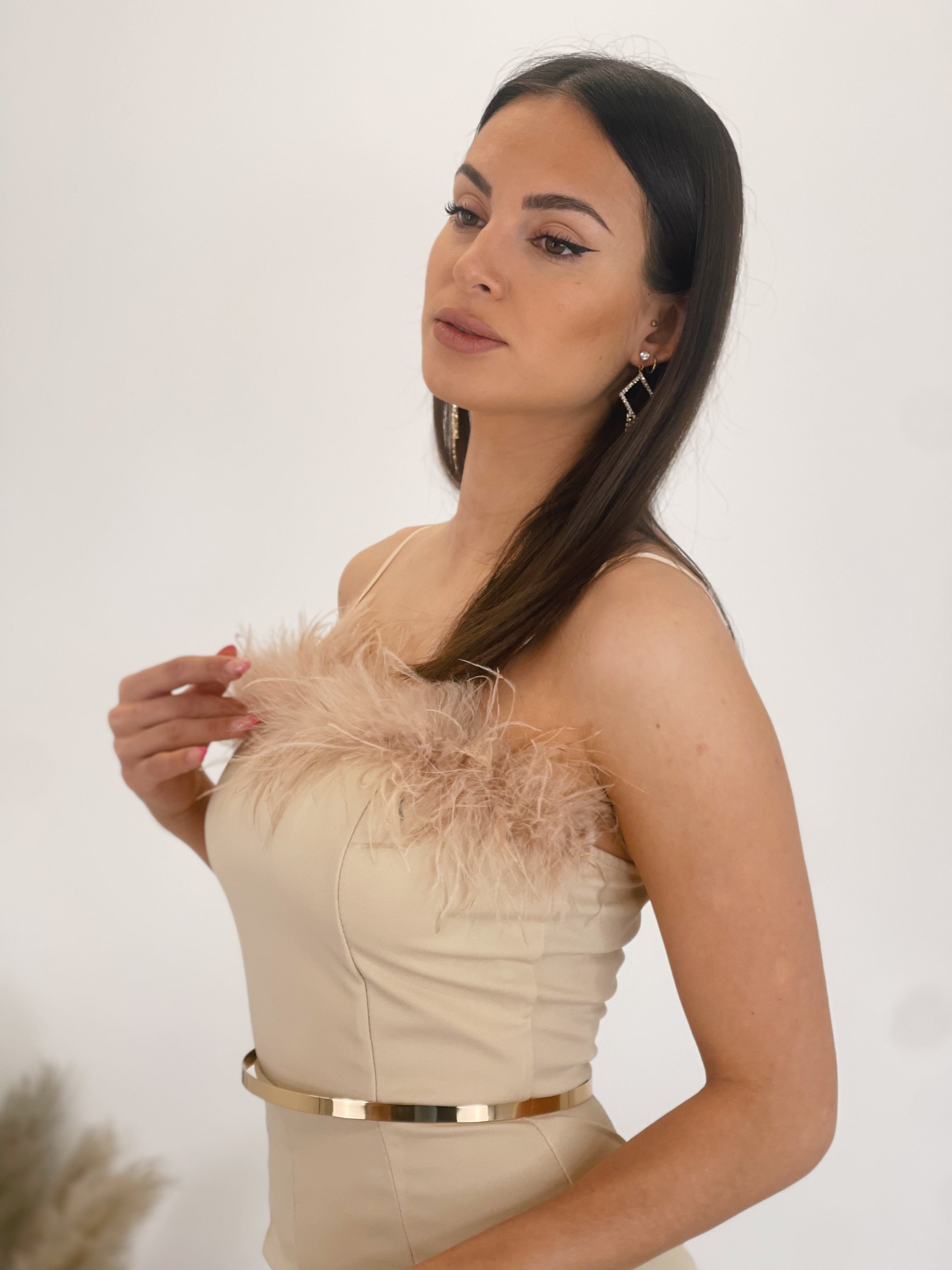 Mono crepscuba plumas