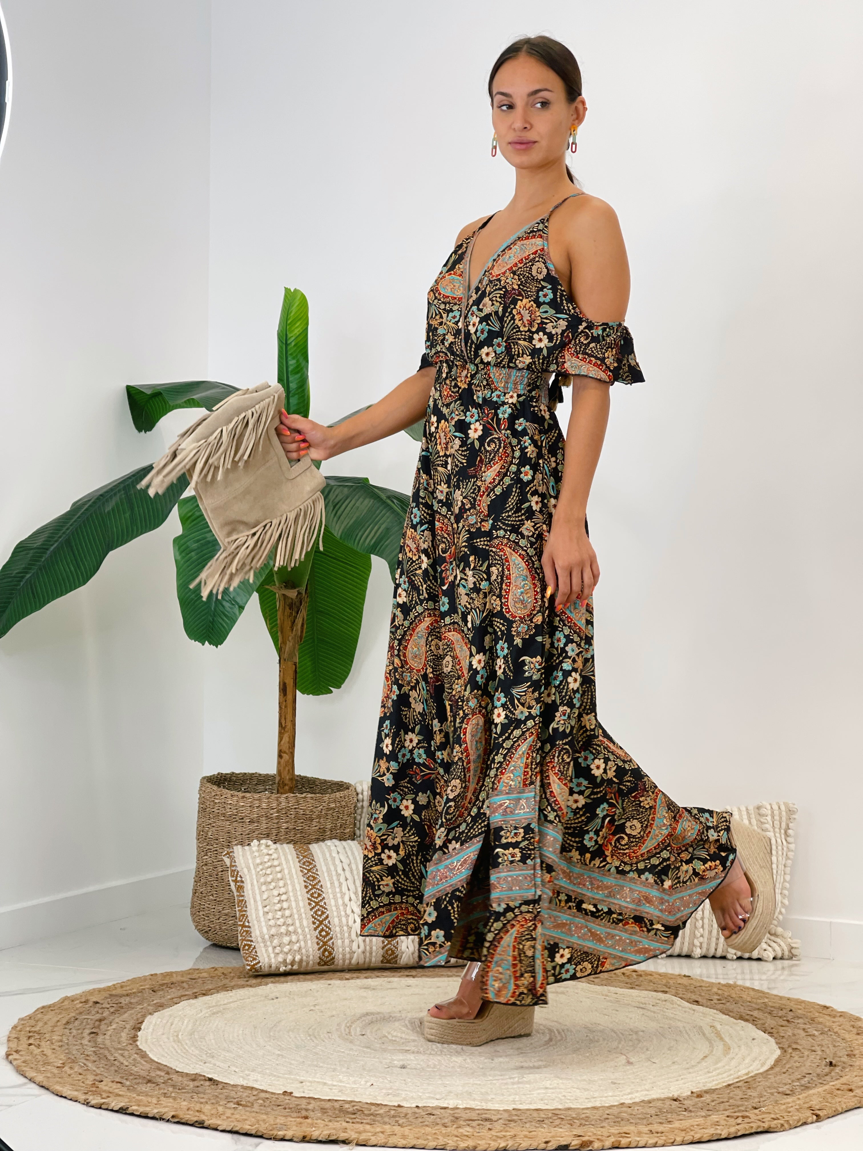 Vestido largo estampado con escote pico cruzado y tirante fino negro | Zebra&Maduixa